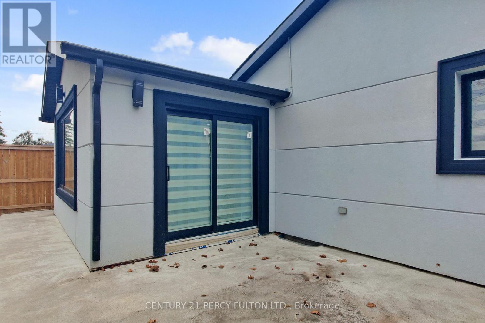 26 Farley Crescent, Toronto, Ontario  M9R 2A6 - Photo 40 - W12938218