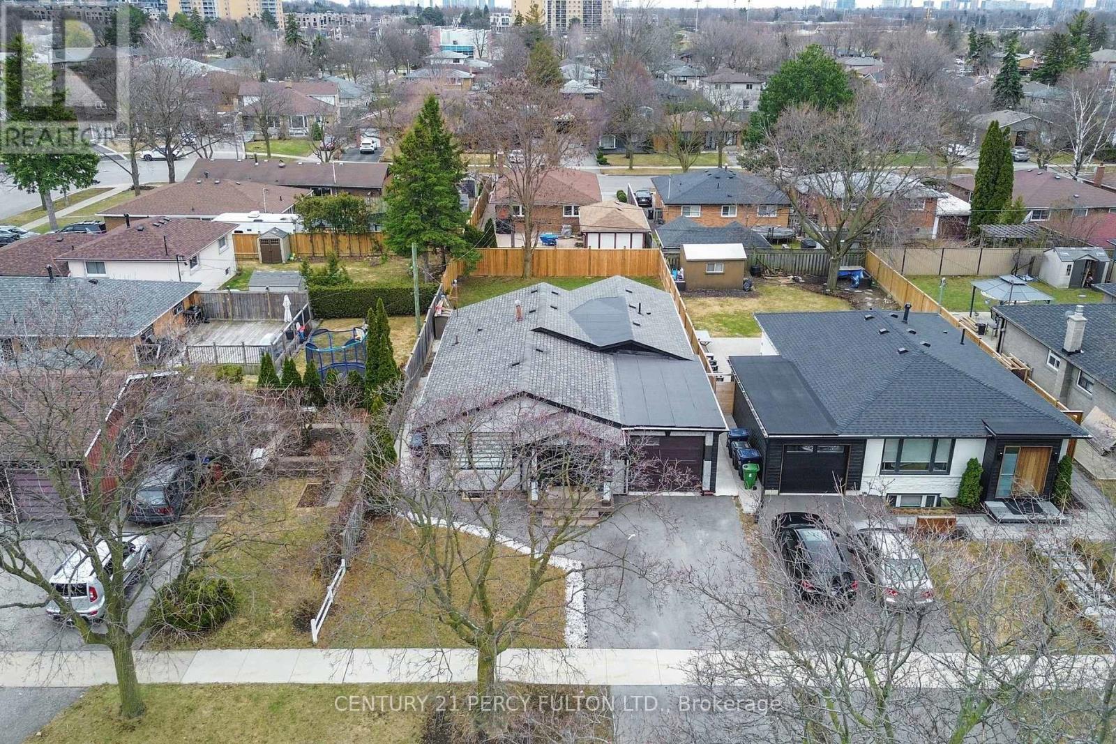 26 Farley Crescent, Toronto, Ontario  M9R 2A6 - Photo 42 - W12938218