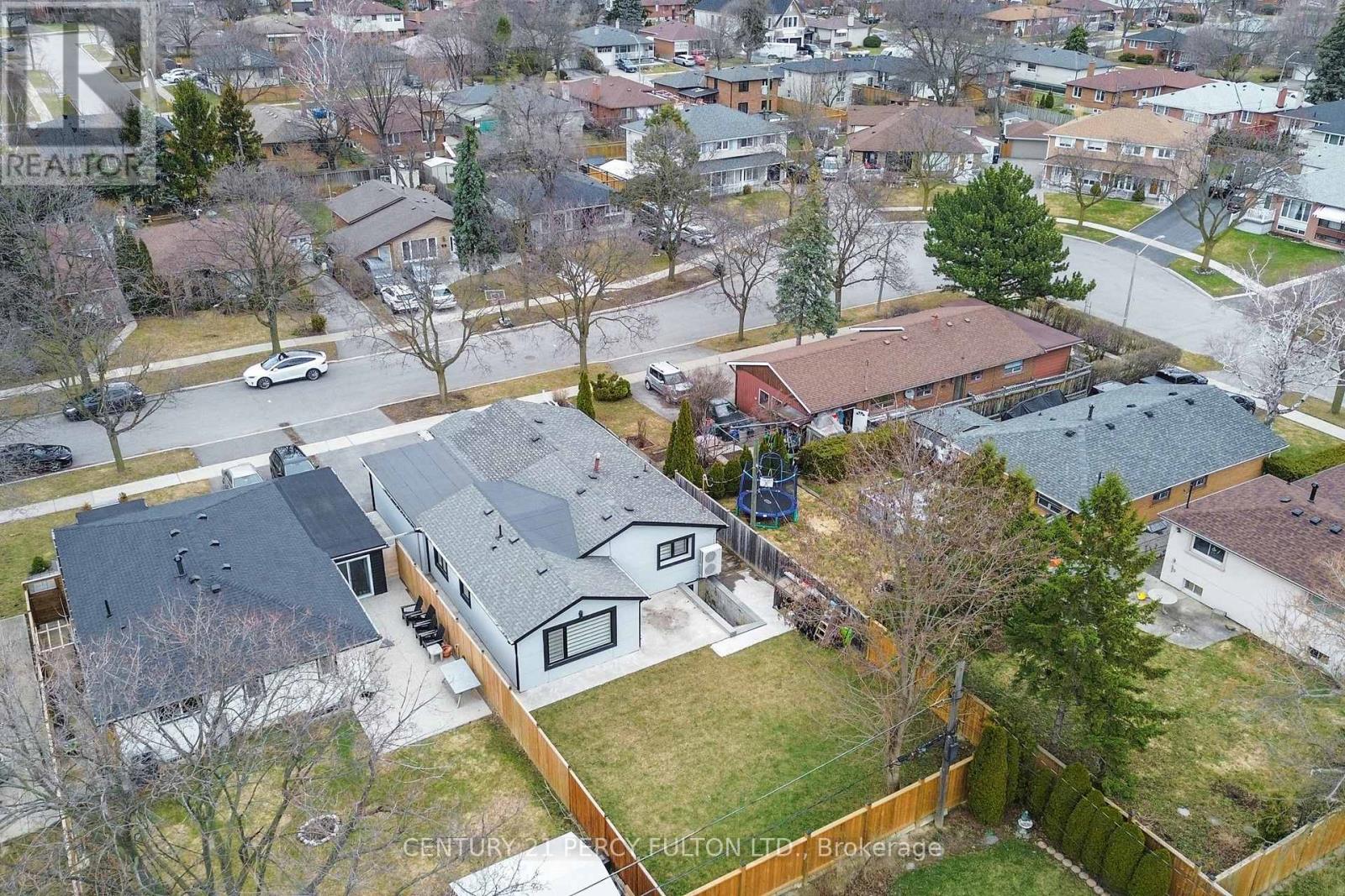 26 Farley Crescent, Toronto, Ontario  M9R 2A6 - Photo 44 - W12938218