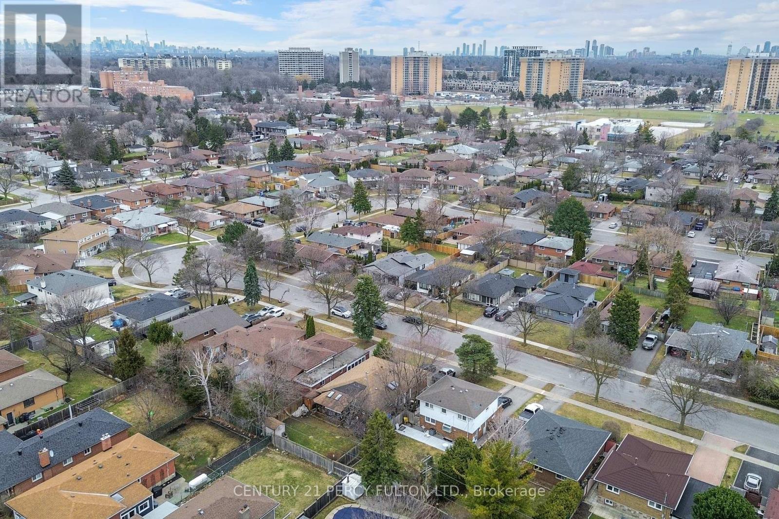 26 Farley Crescent, Toronto, Ontario  M9R 2A6 - Photo 47 - W12938218