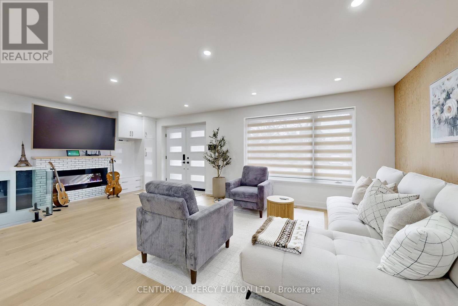 26 Farley Crescent, Toronto, Ontario  M9R 2A6 - Photo 6 - W12938218