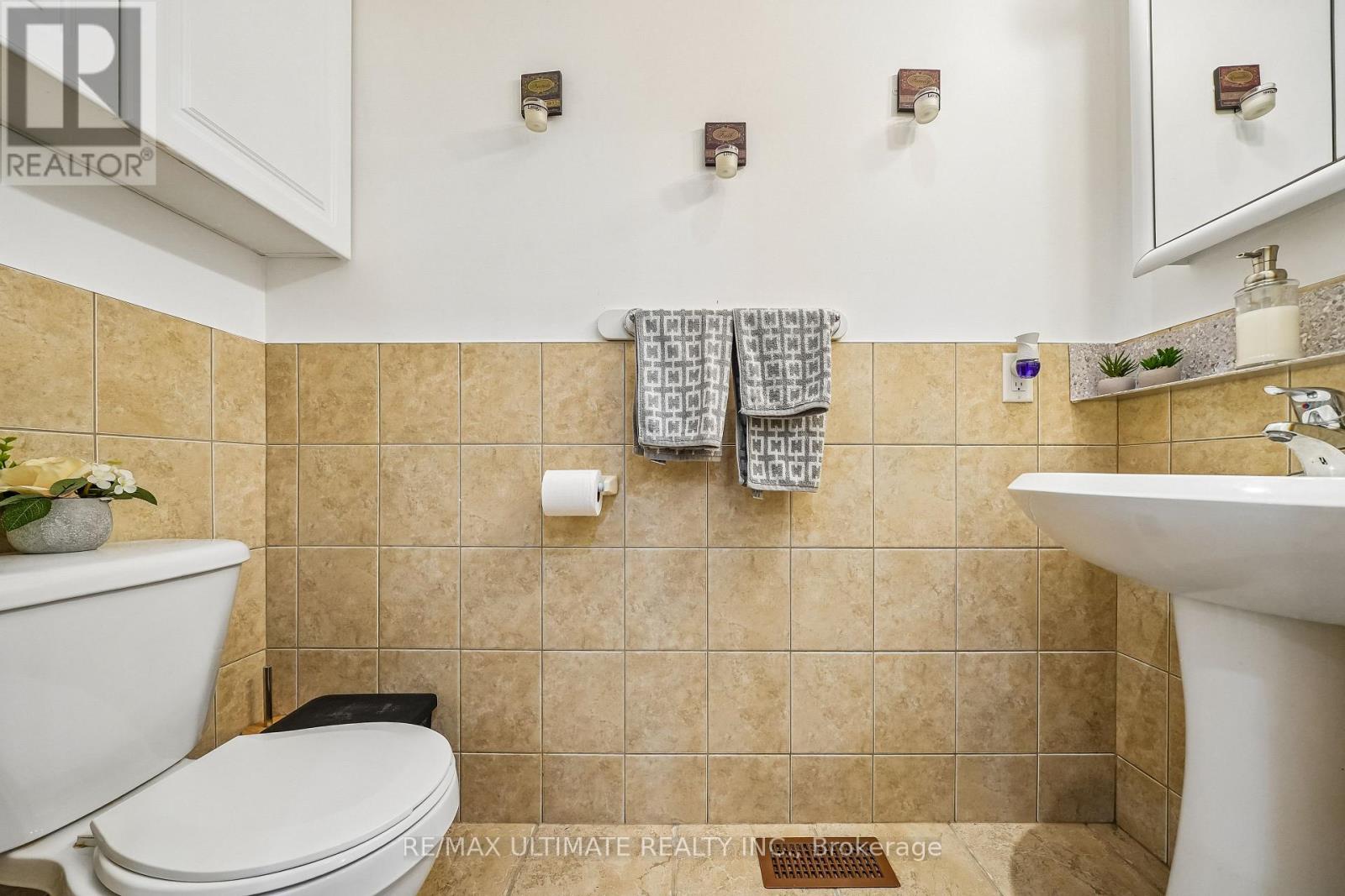 227 Earlscourt Avenue, Toronto, Ontario  M6E 4B4 - Photo 10 - W12938278