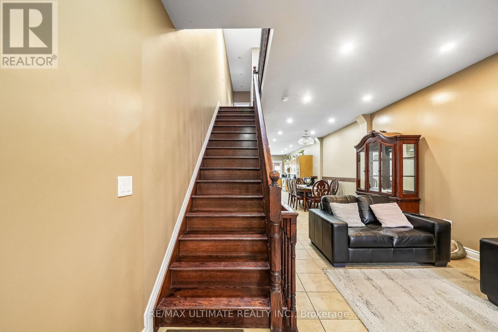 227 Earlscourt Avenue, Toronto, Ontario  M6E 4B4 - Photo 11 - W12938278