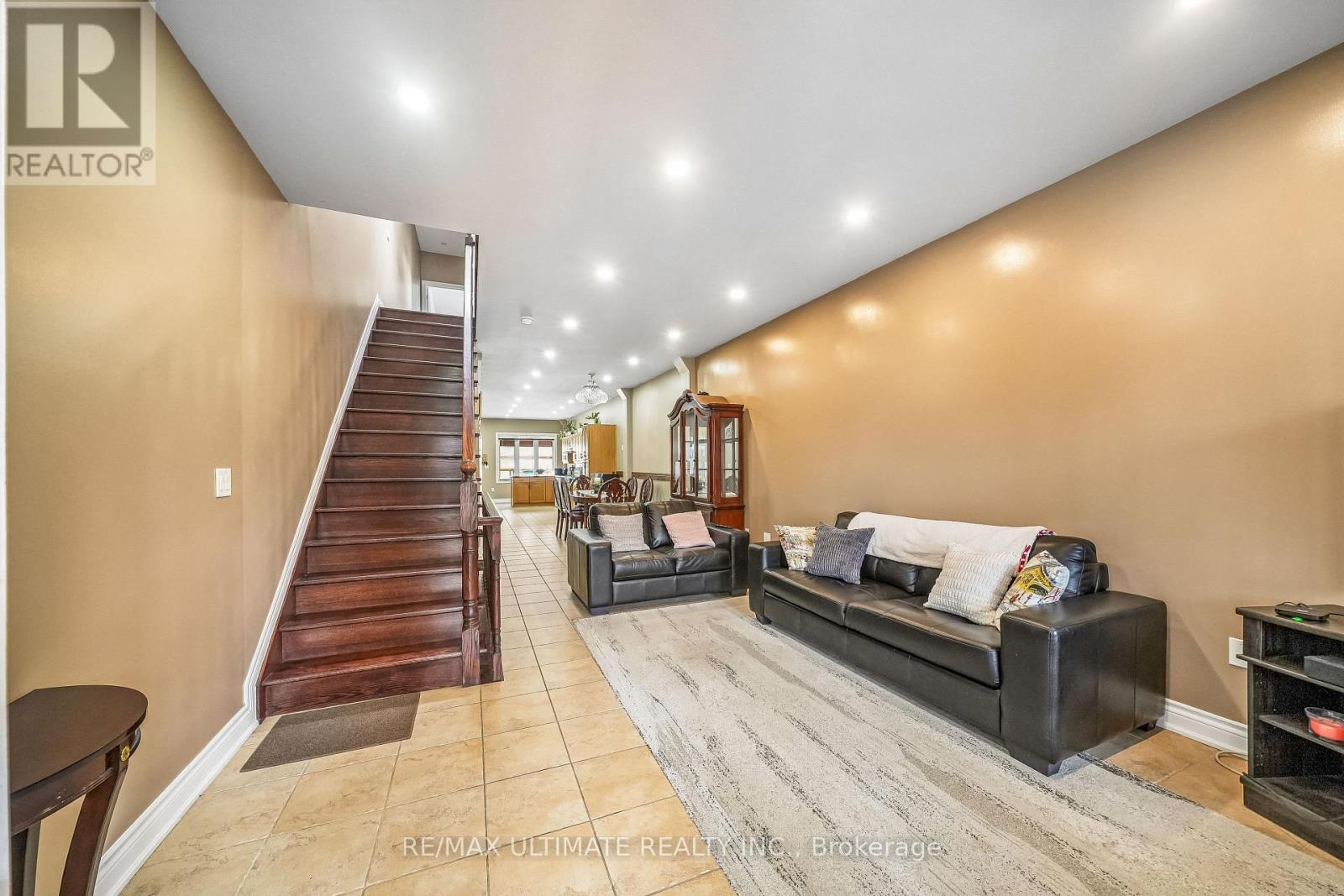 227 Earlscourt Avenue, Toronto, Ontario  M6E 4B4 - Photo 3 - W12938278