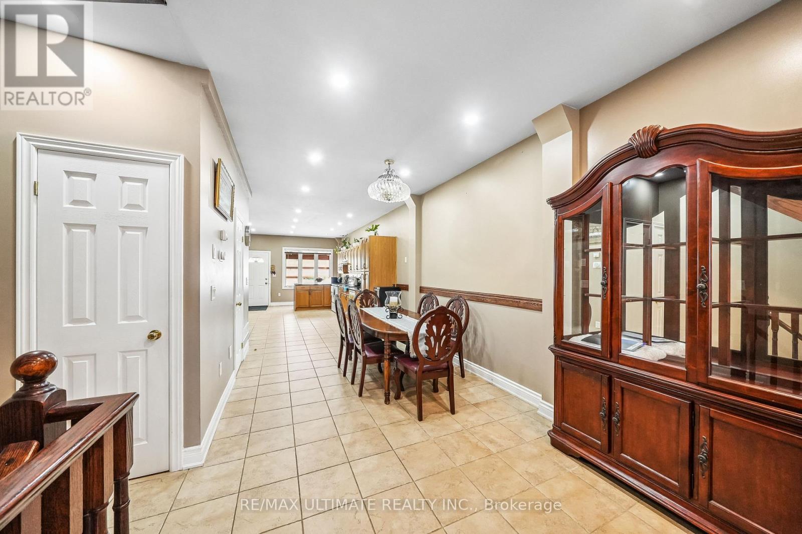 227 Earlscourt Avenue, Toronto, Ontario  M6E 4B4 - Photo 5 - W12938278