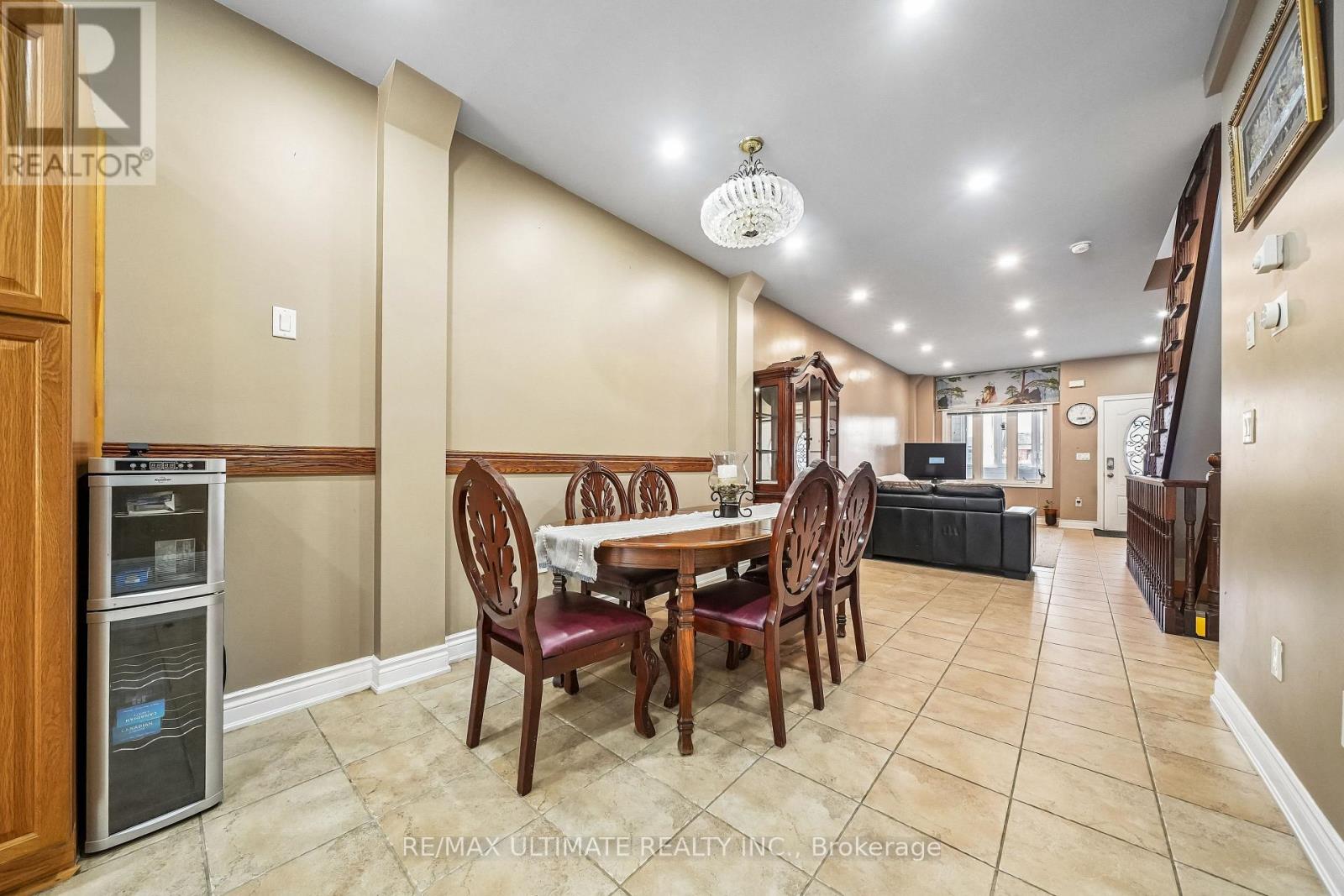 227 Earlscourt Avenue, Toronto, Ontario  M6E 4B4 - Photo 6 - W12938278