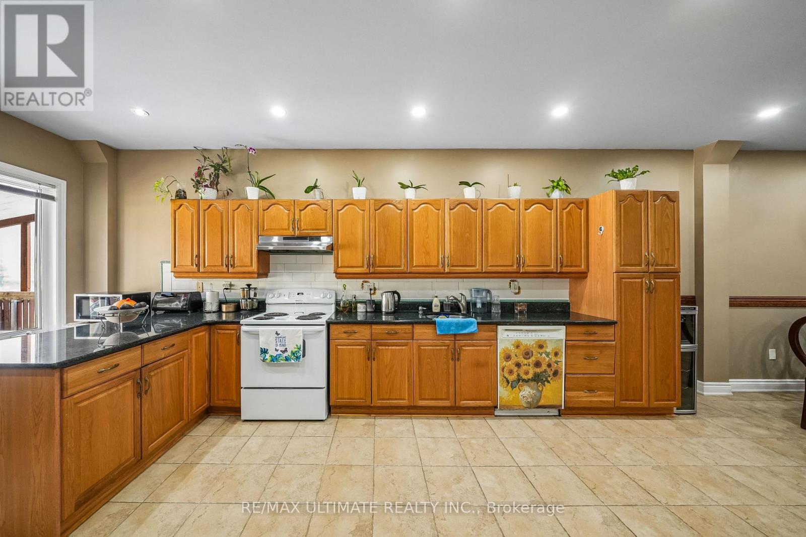 227 Earlscourt Avenue, Toronto, Ontario  M6E 4B4 - Photo 7 - W12938278