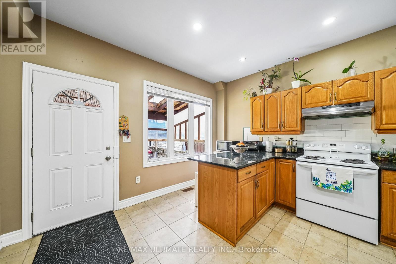 227 Earlscourt Avenue, Toronto, Ontario  M6E 4B4 - Photo 8 - W12938278