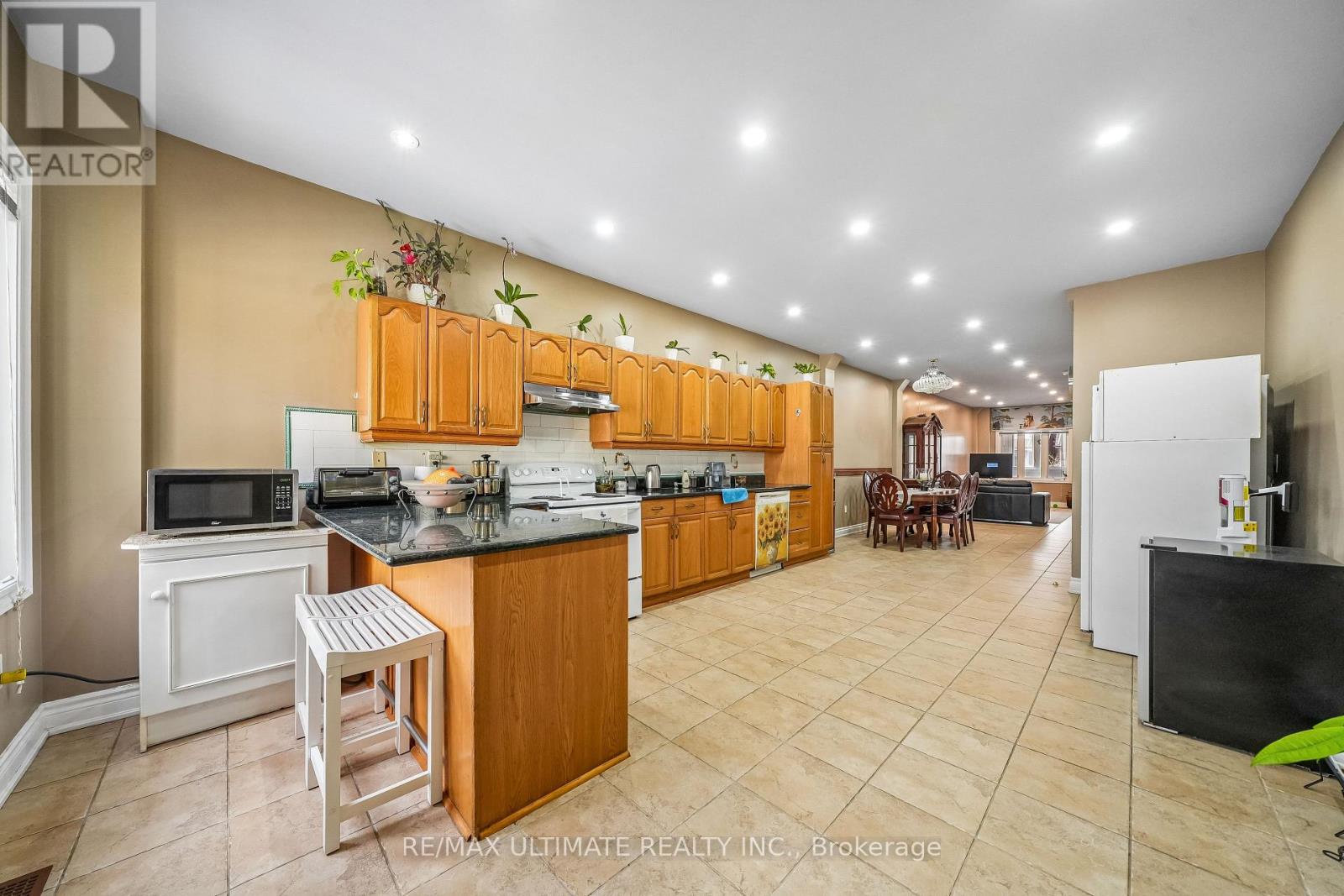 227 Earlscourt Avenue, Toronto, Ontario  M6E 4B4 - Photo 9 - W12938278