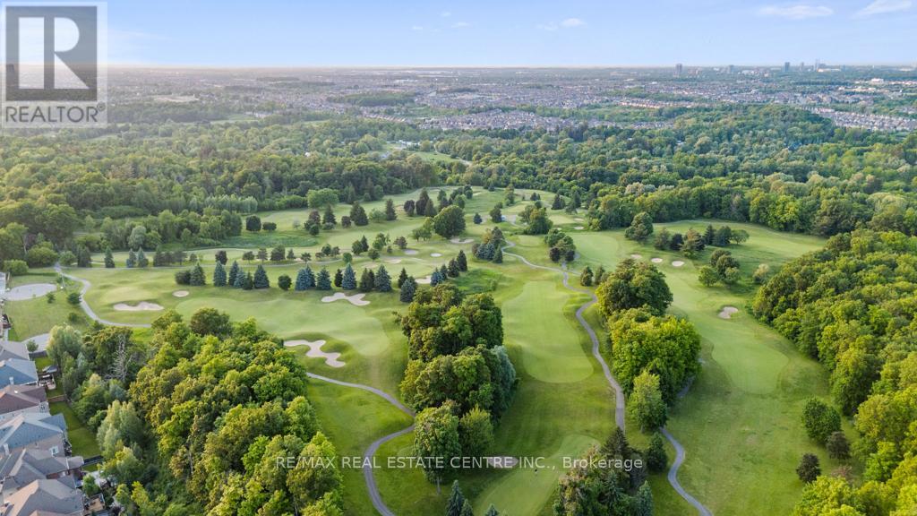 10 Crown Forest Court, Brampton, Ontario  L6Y 2Y5 - Photo 5 - W12938290