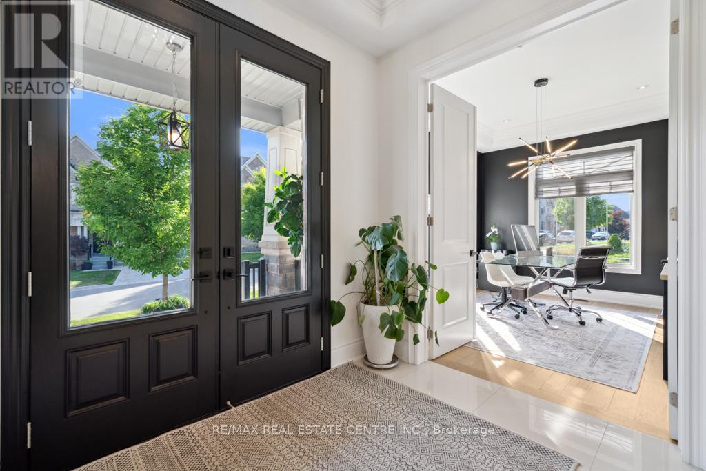 10 Crown Forest Court, Brampton, Ontario  L6Y 2Y5 - Photo 7 - W12938290