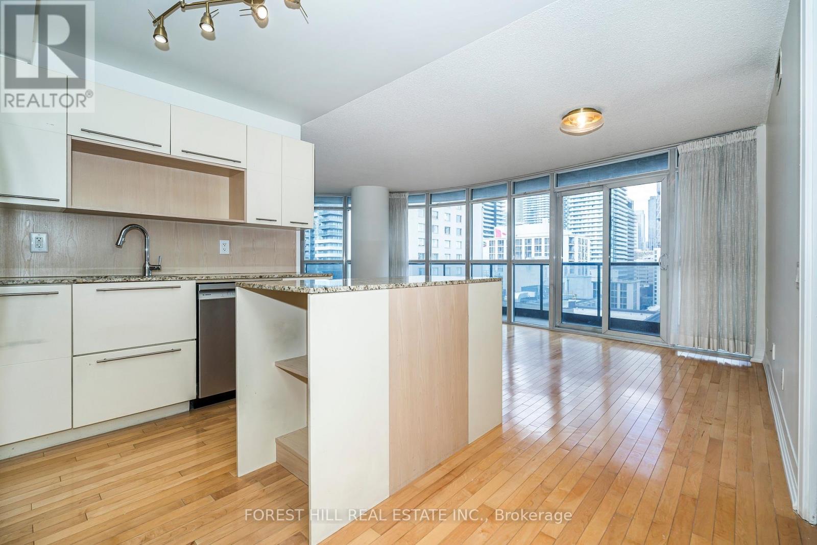 1607 - 25 Carlton Street, Toronto, Ontario  M5B 1L4 - Photo 4 - C12936868