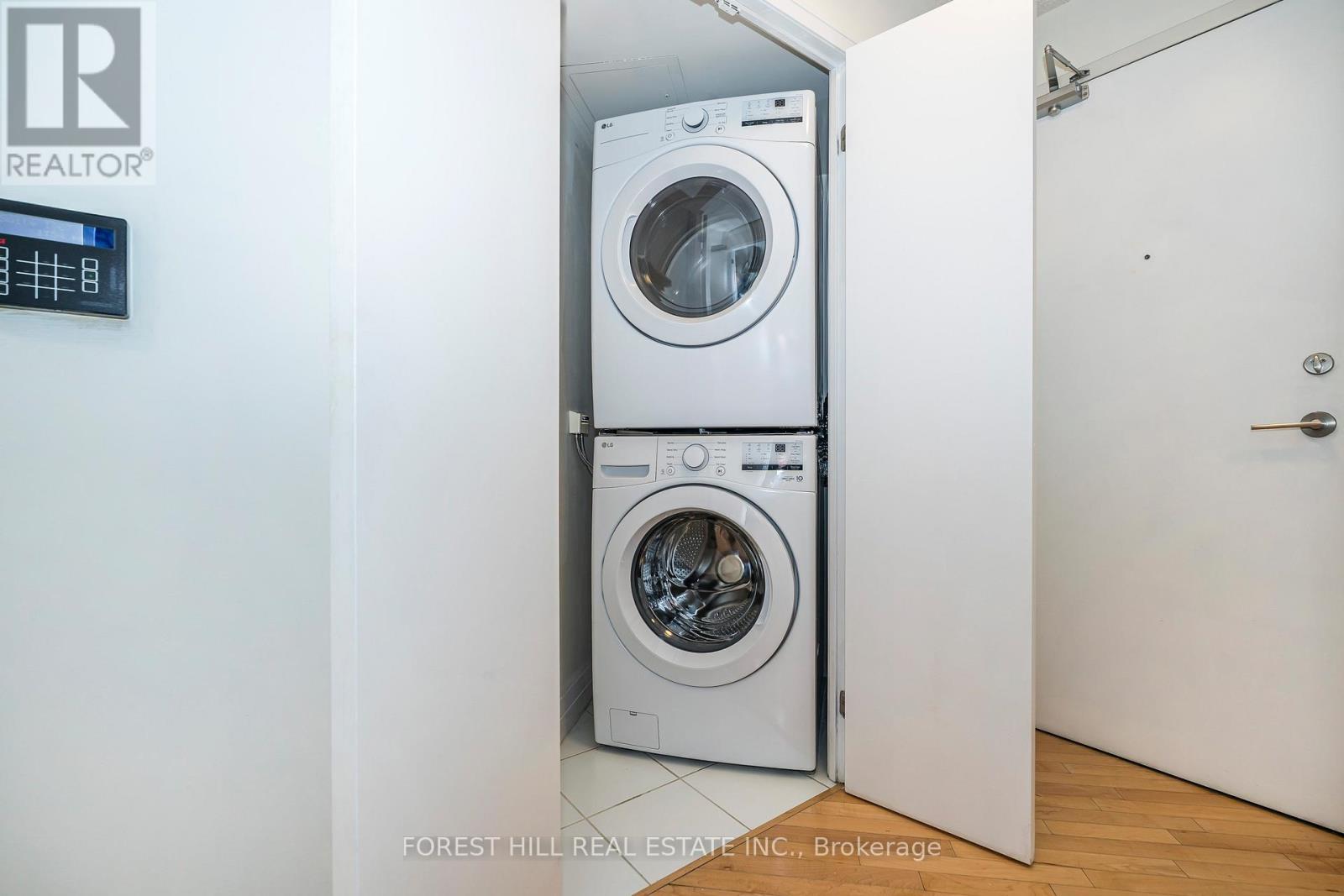 1607 - 25 Carlton Street, Toronto, Ontario  M5B 1L4 - Photo 16 - C12936868