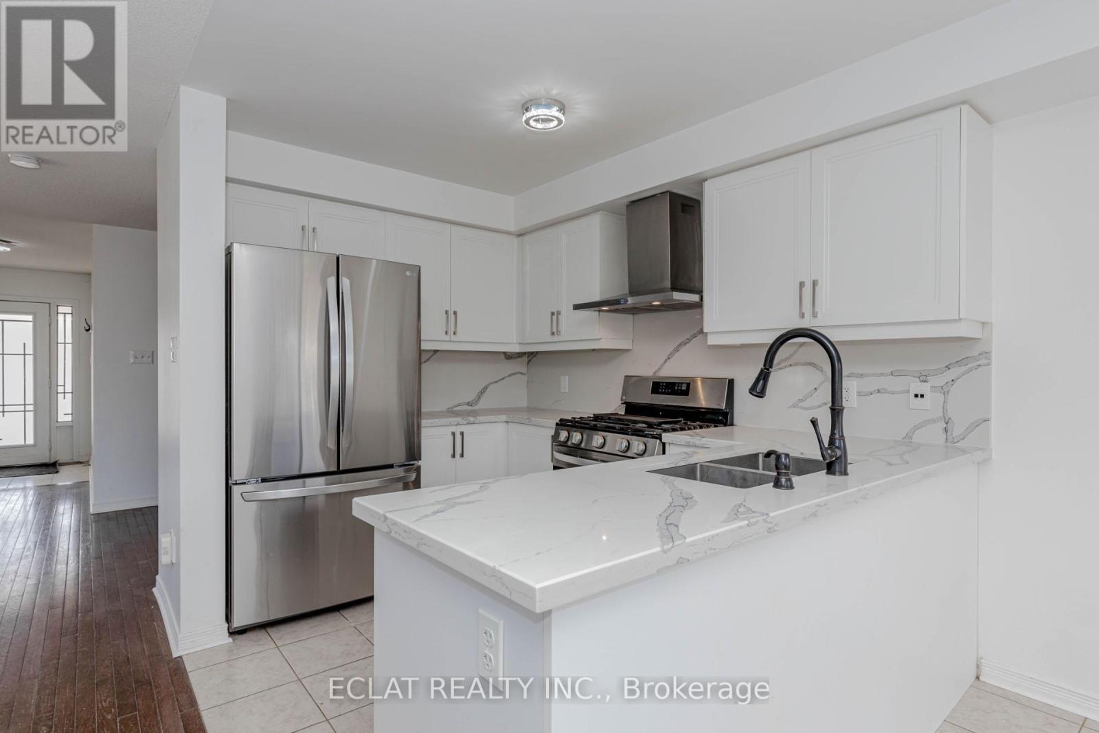 2 Lancaster Court, Barrie, Ontario  L4M 0G1 - Photo 14 - S12932026