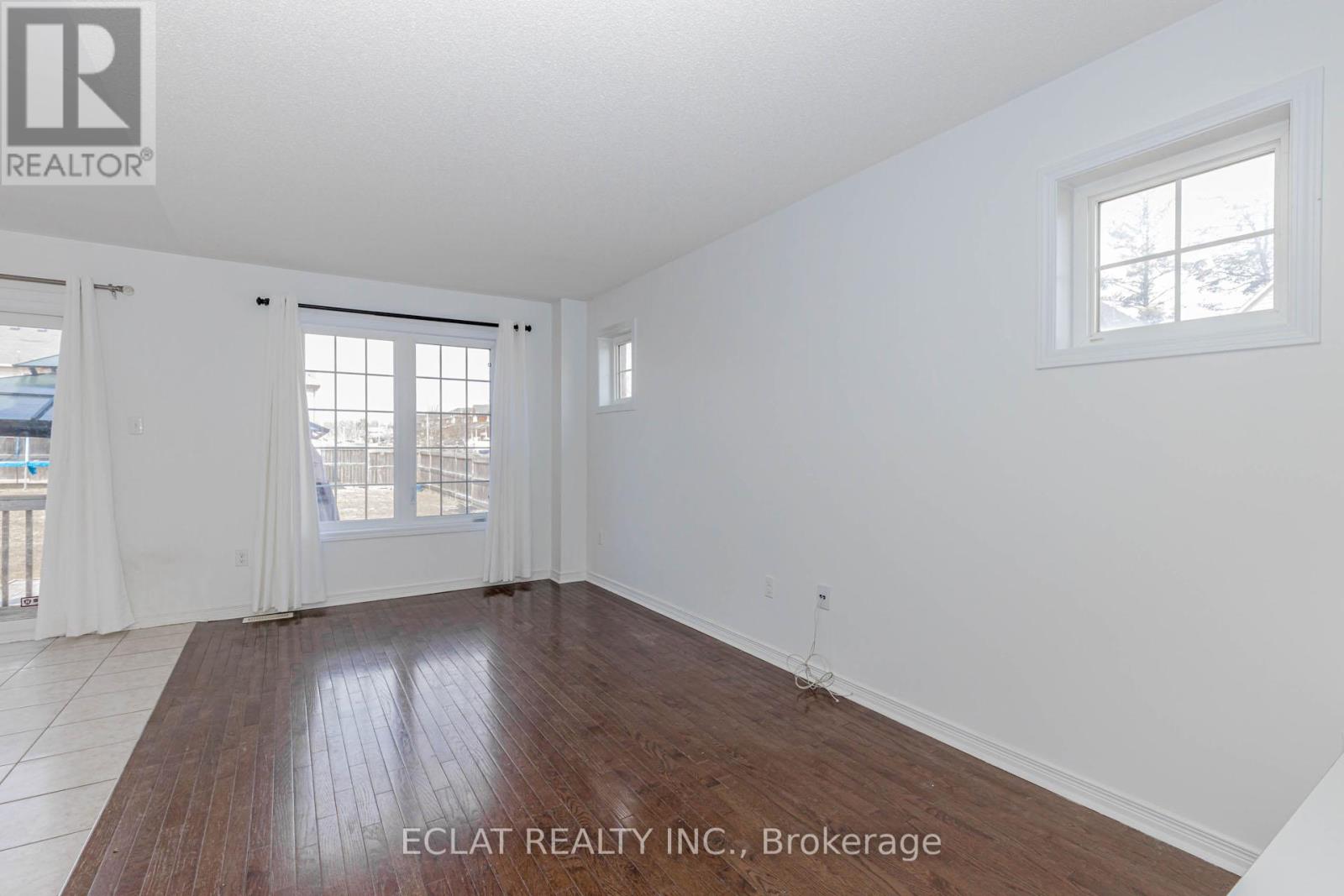 2 Lancaster Court, Barrie, Ontario  L4M 0G1 - Photo 10 - S12932026