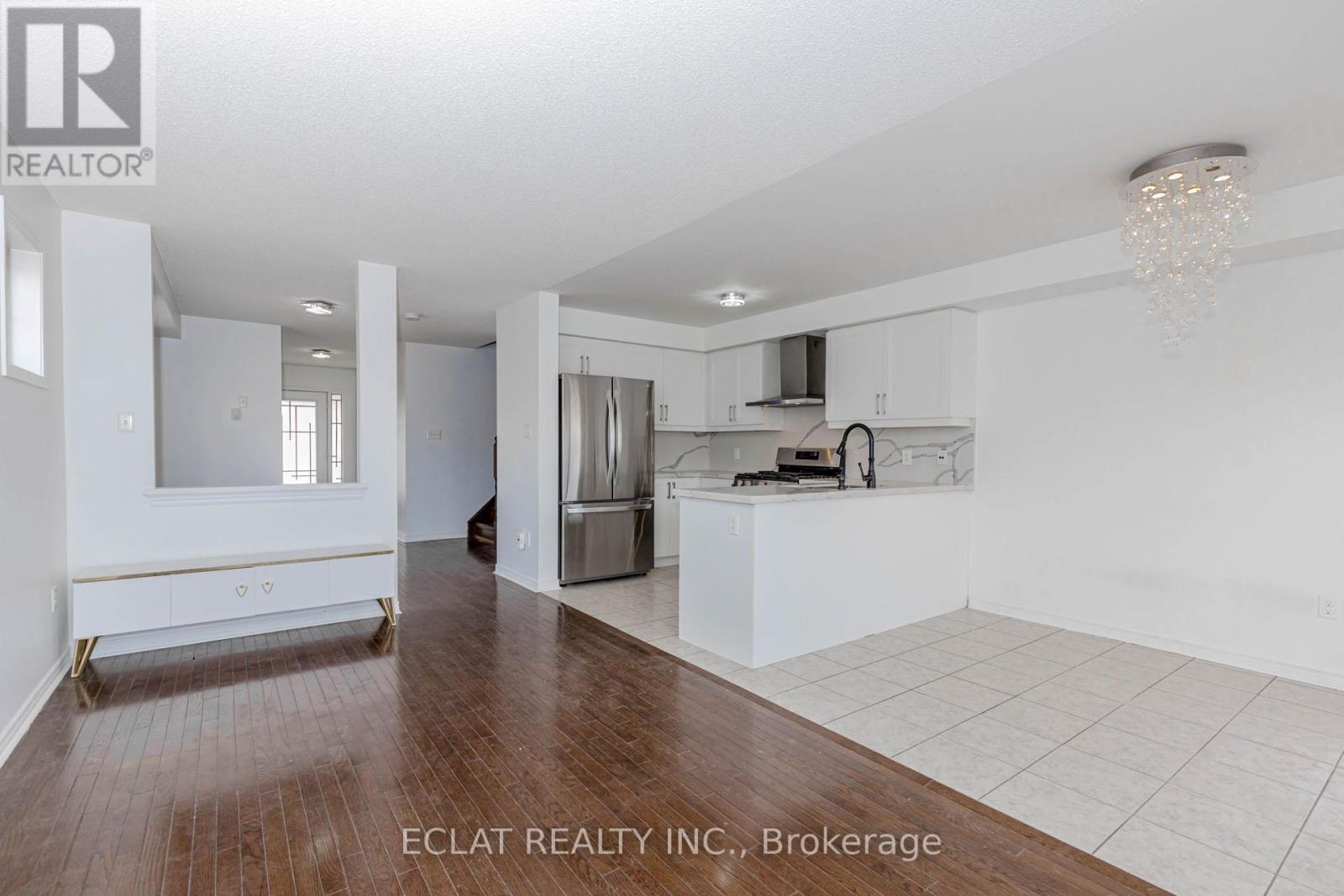 2 Lancaster Court, Barrie, Ontario  L4M 0G1 - Photo 12 - S12932026