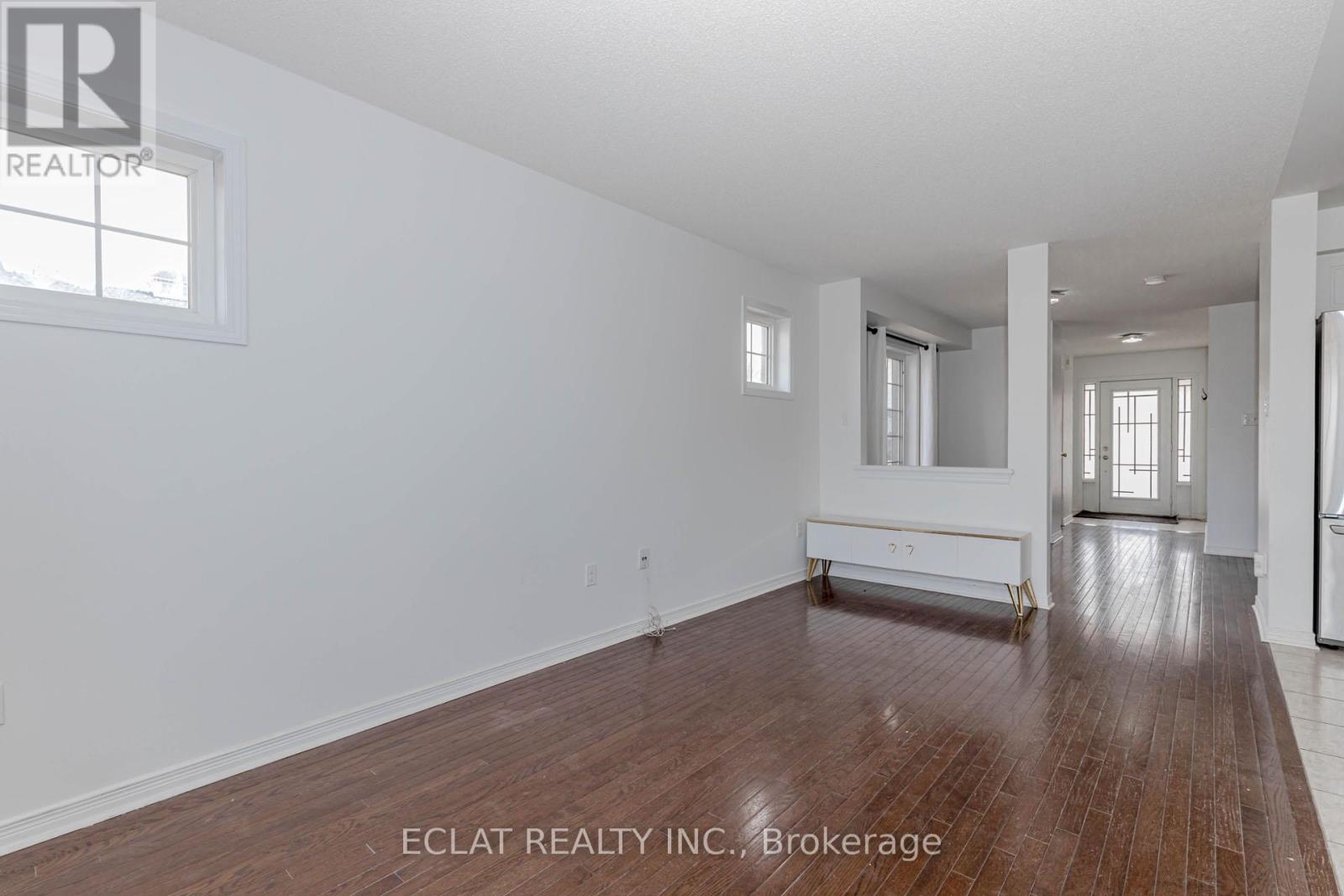 2 Lancaster Court, Barrie, Ontario  L4M 0G1 - Photo 13 - S12932026