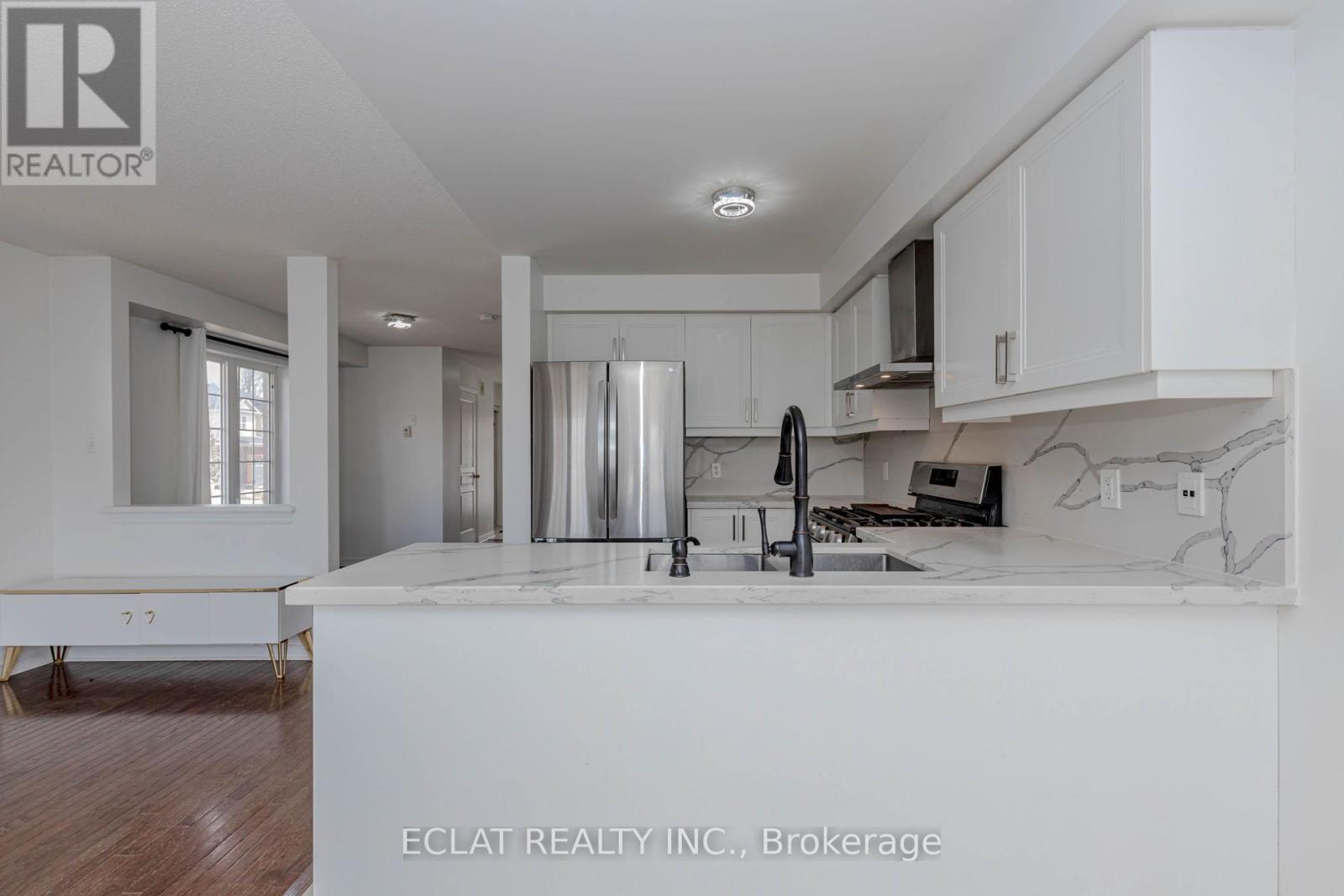 2 Lancaster Court, Barrie, Ontario  L4M 0G1 - Photo 15 - S12932026