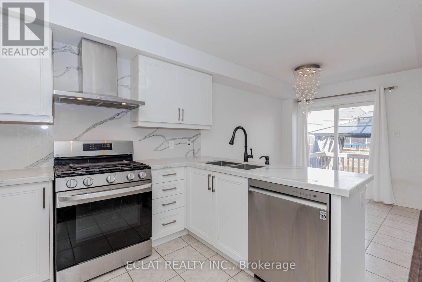 2 Lancaster Court, Barrie, Ontario  L4M 0G1 - Photo 17 - S12932026