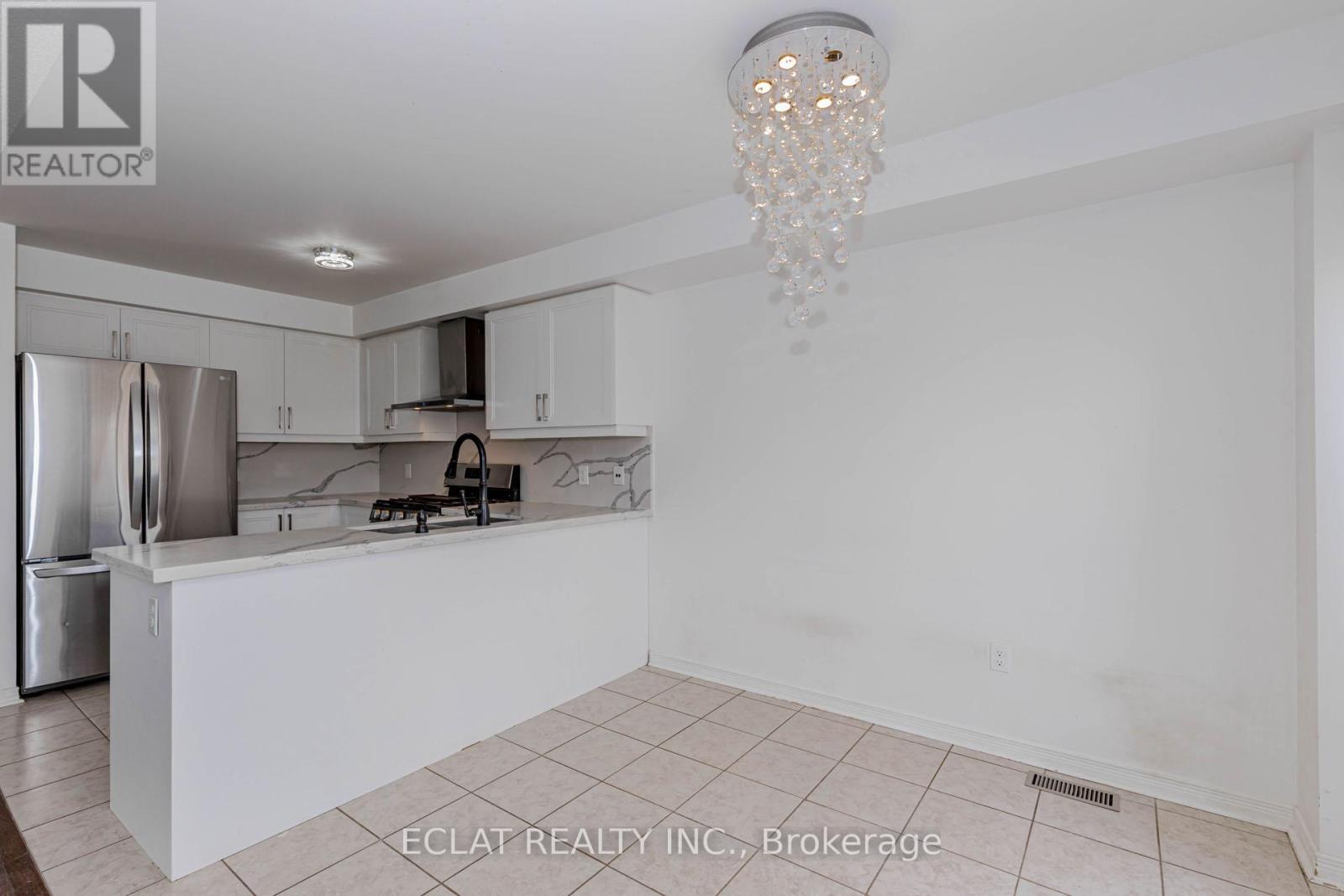 2 Lancaster Court, Barrie, Ontario  L4M 0G1 - Photo 19 - S12932026