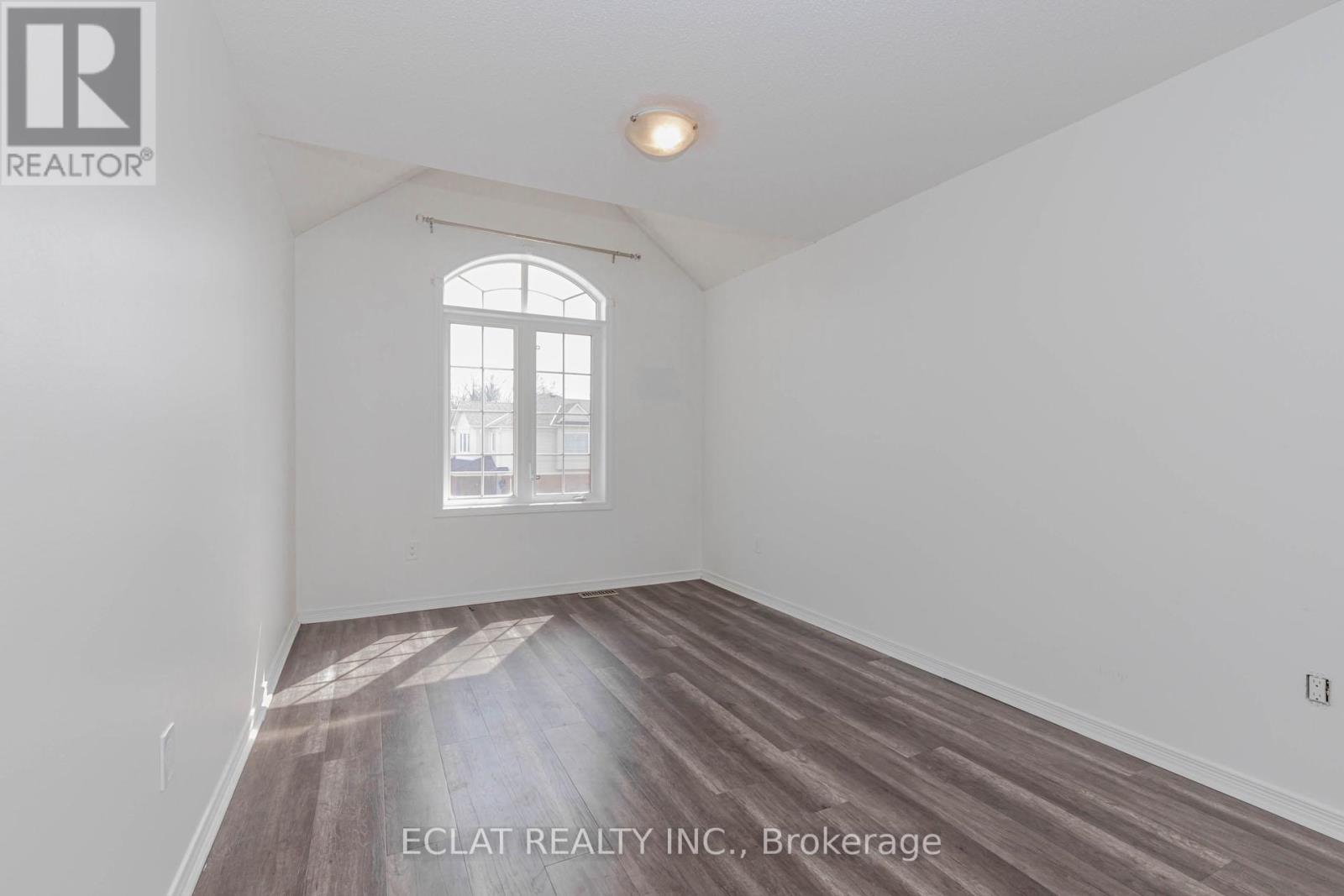 2 Lancaster Court, Barrie, Ontario  L4M 0G1 - Photo 30 - S12932026