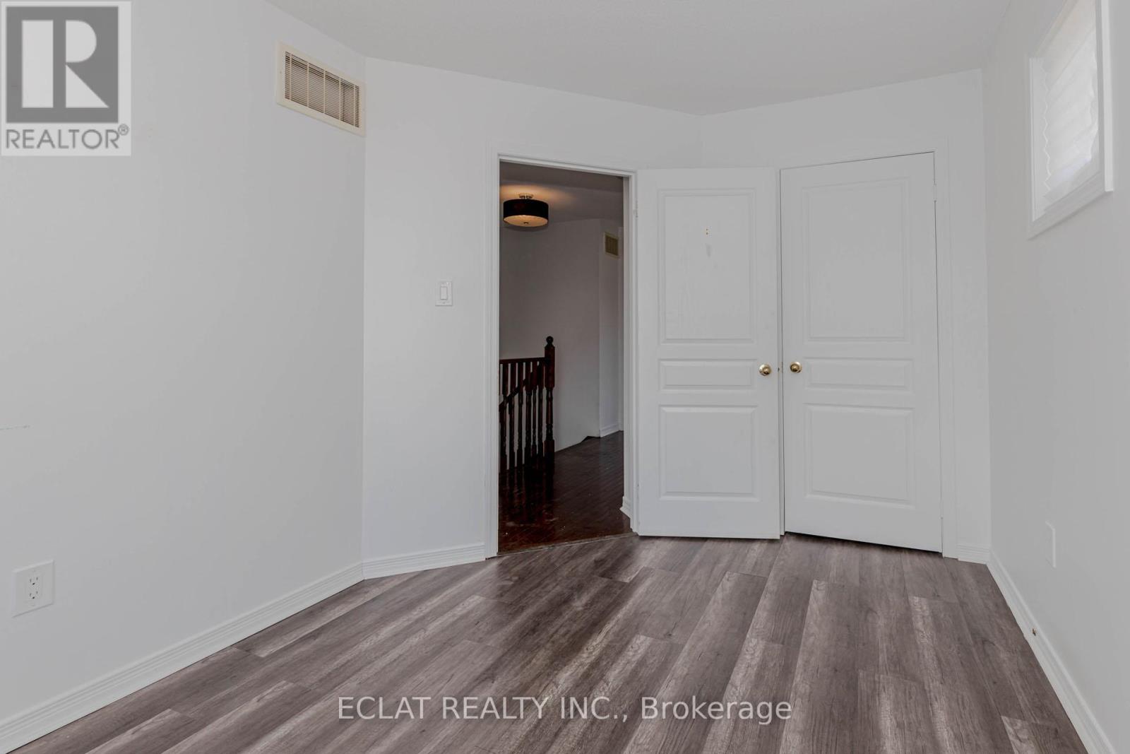 2 Lancaster Court, Barrie, Ontario  L4M 0G1 - Photo 39 - S12932026