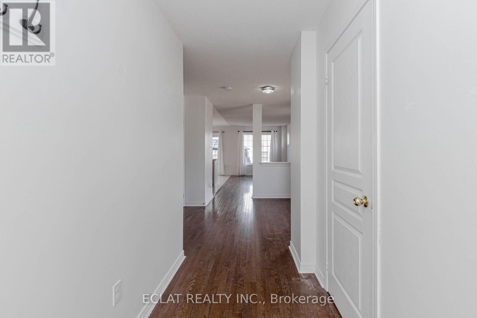 2 Lancaster Court, Barrie, Ontario  L4M 0G1 - Photo 5 - S12932026