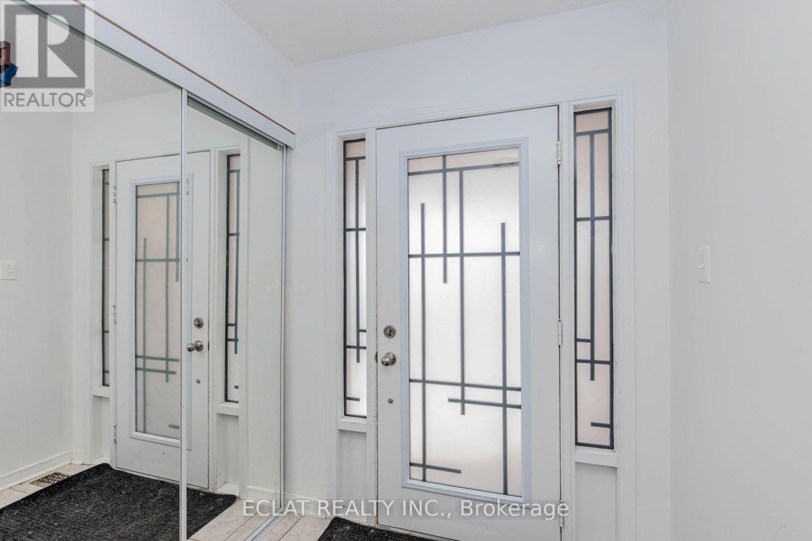 2 Lancaster Court, Barrie, Ontario  L4M 0G1 - Photo 3 - S12932026