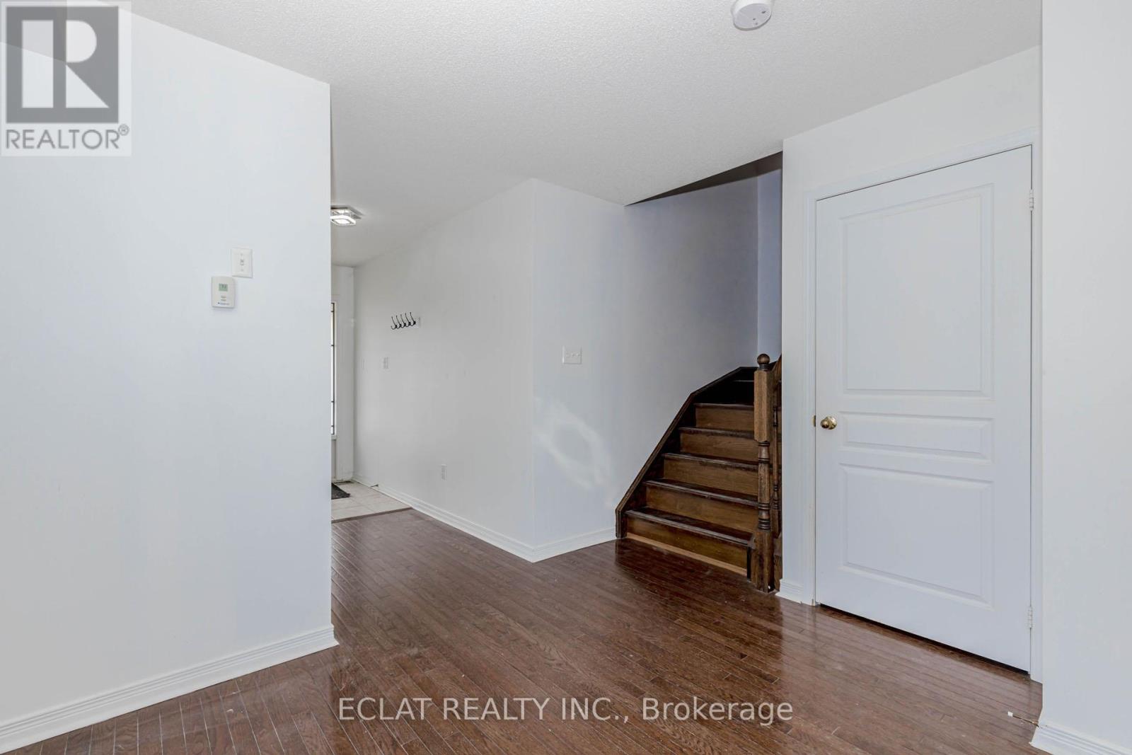 2 Lancaster Court, Barrie, Ontario  L4M 0G1 - Photo 8 - S12932026