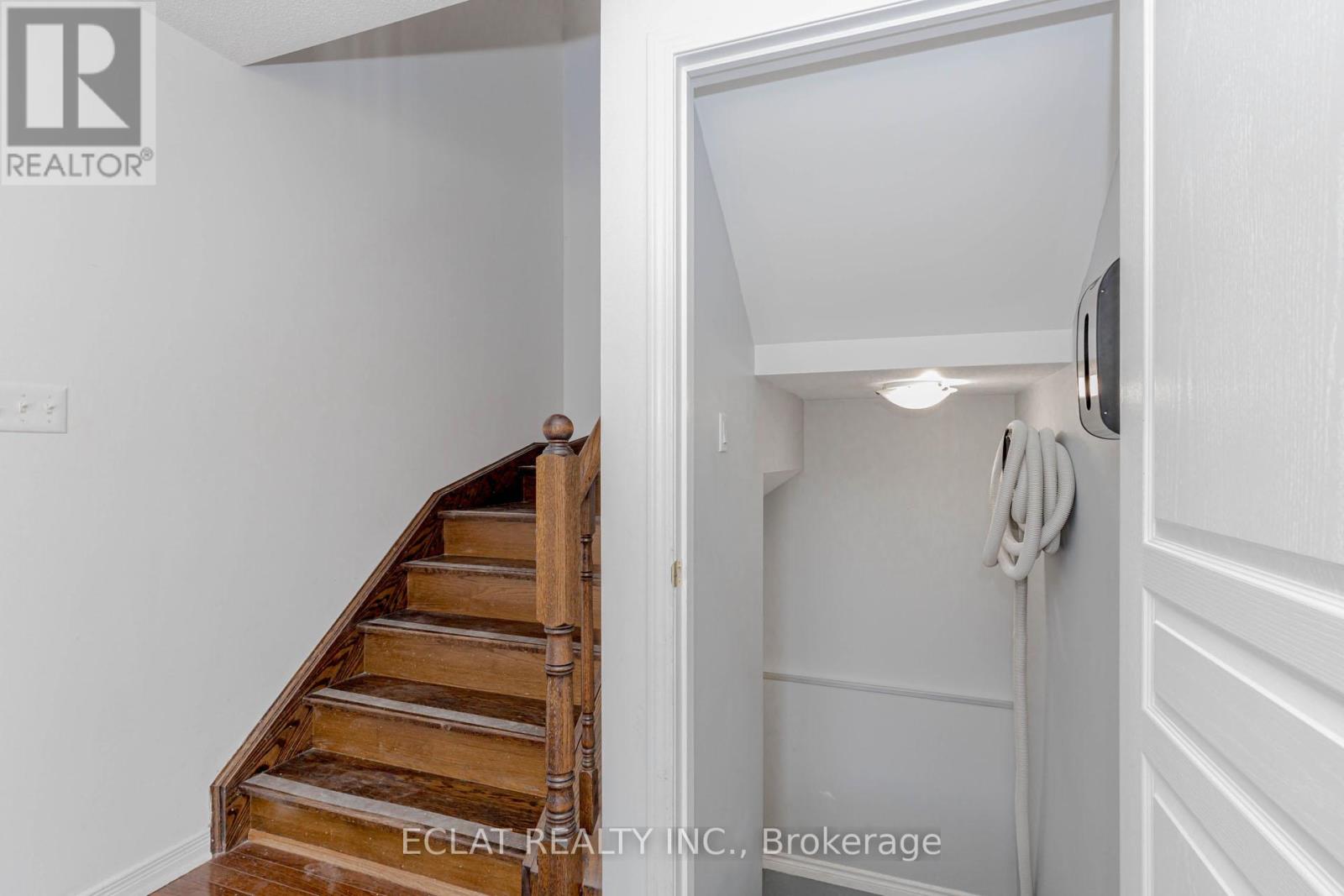 2 Lancaster Court, Barrie, Ontario  L4M 0G1 - Photo 41 - S12932026