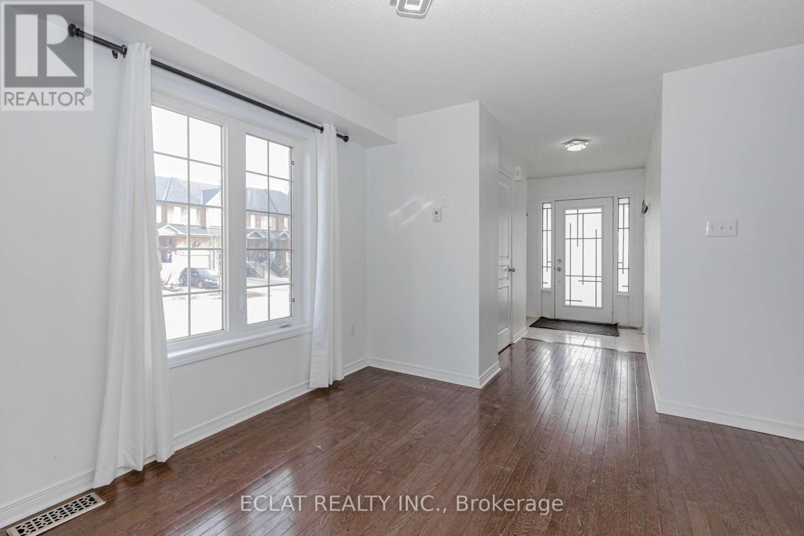 2 Lancaster Court, Barrie, Ontario  L4M 0G1 - Photo 7 - S12932026