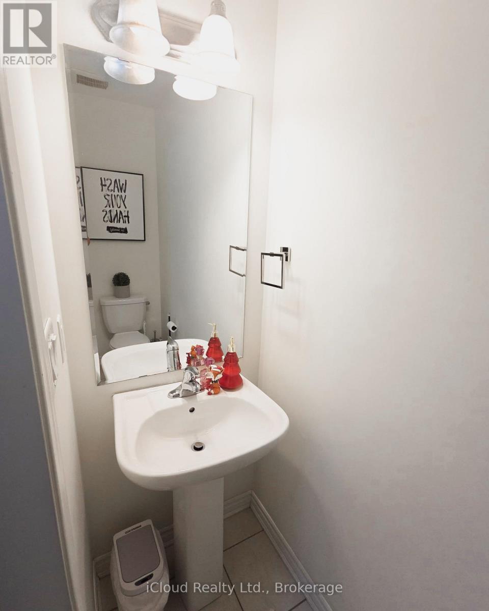 68 Phyllis Drive, Caledon, Ontario L7C 4E2 - Photo 15 - W12936634