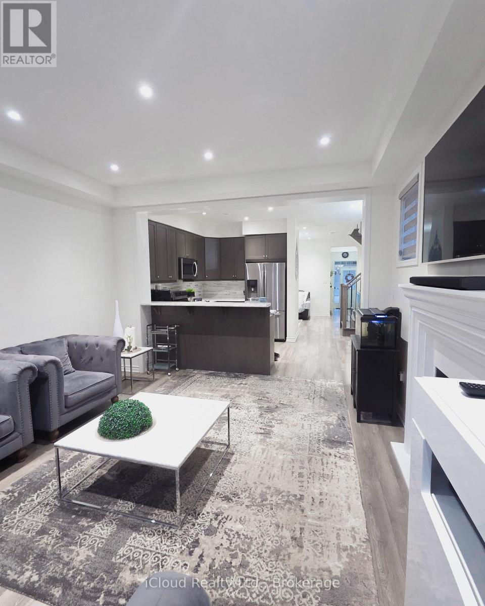 68 Phyllis Drive, Caledon, Ontario L7C 4E2 - Photo 12 - W12936634