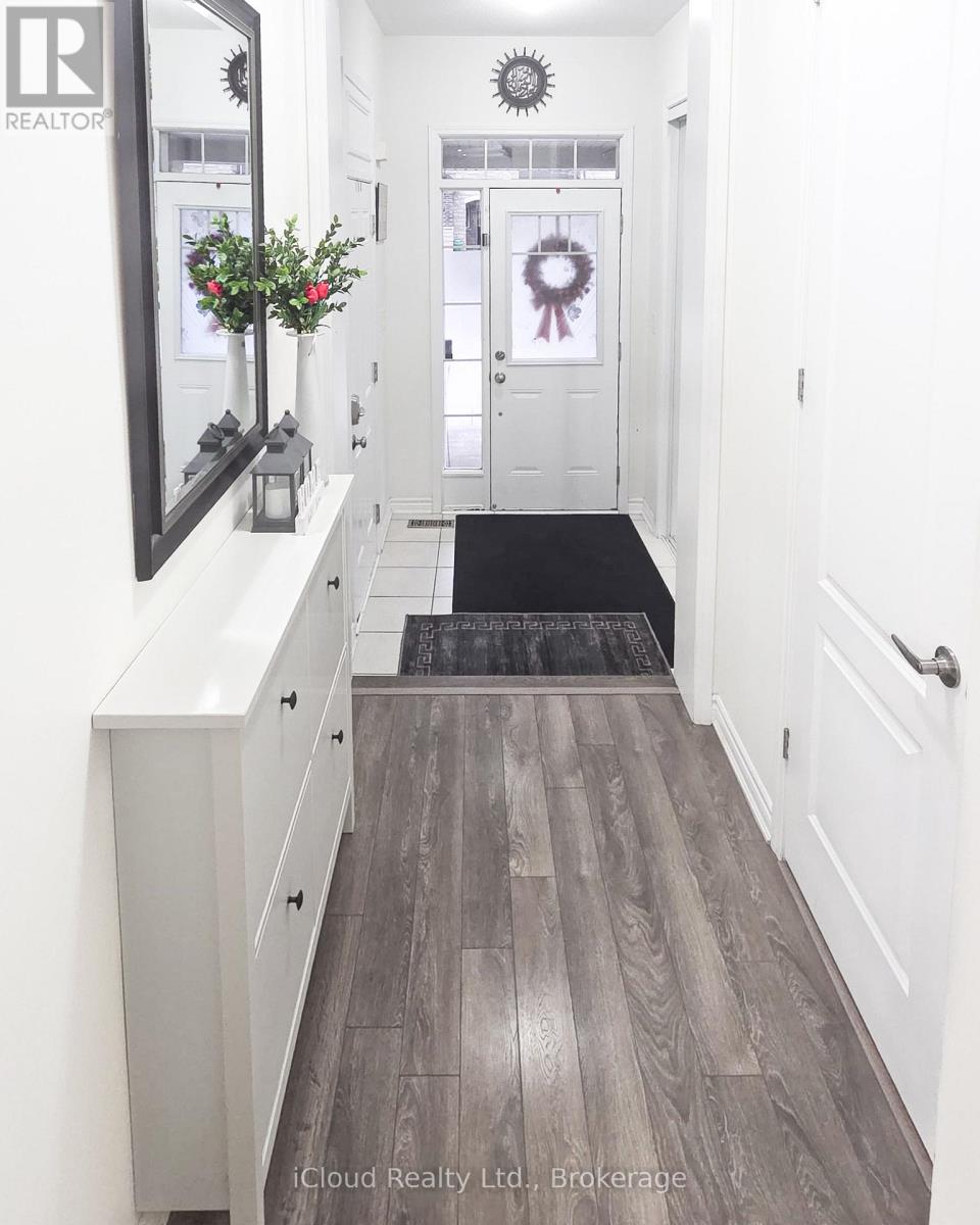 68 Phyllis Drive, Caledon, Ontario L7C 4E2 - Photo 4 - W12936634