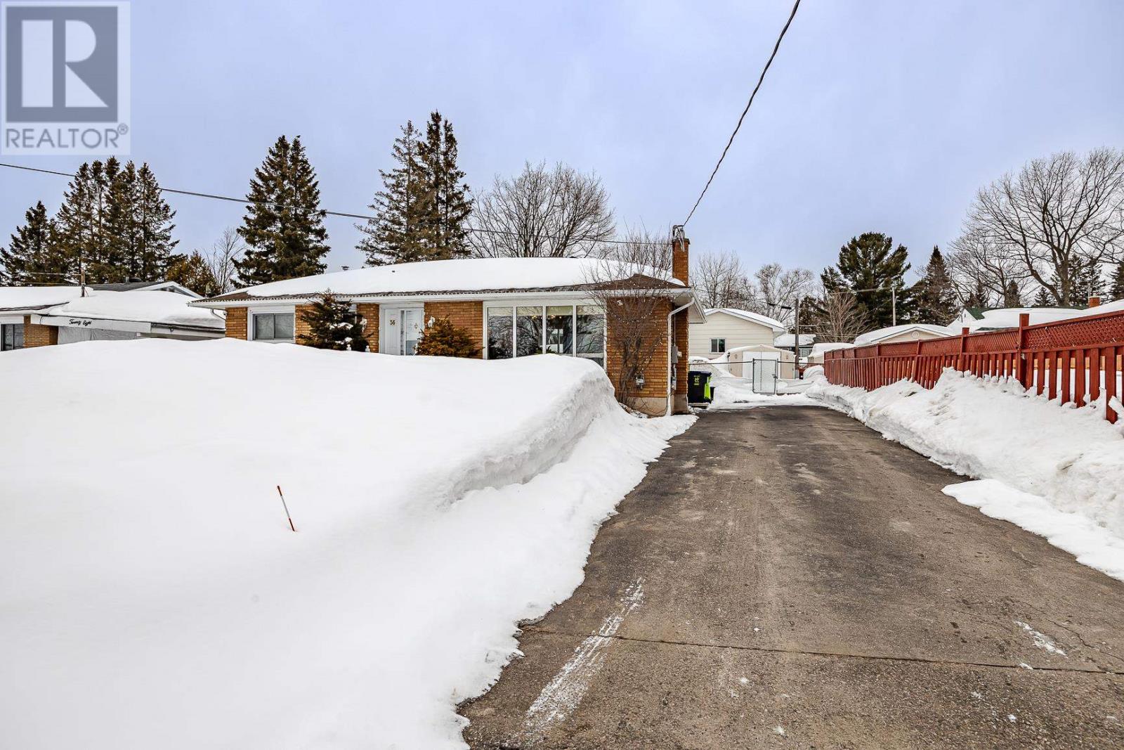 36 Oakbine Ave, Sault Ste. Marie, Ontario  P6B 4A1 - Photo 3 - SM260546