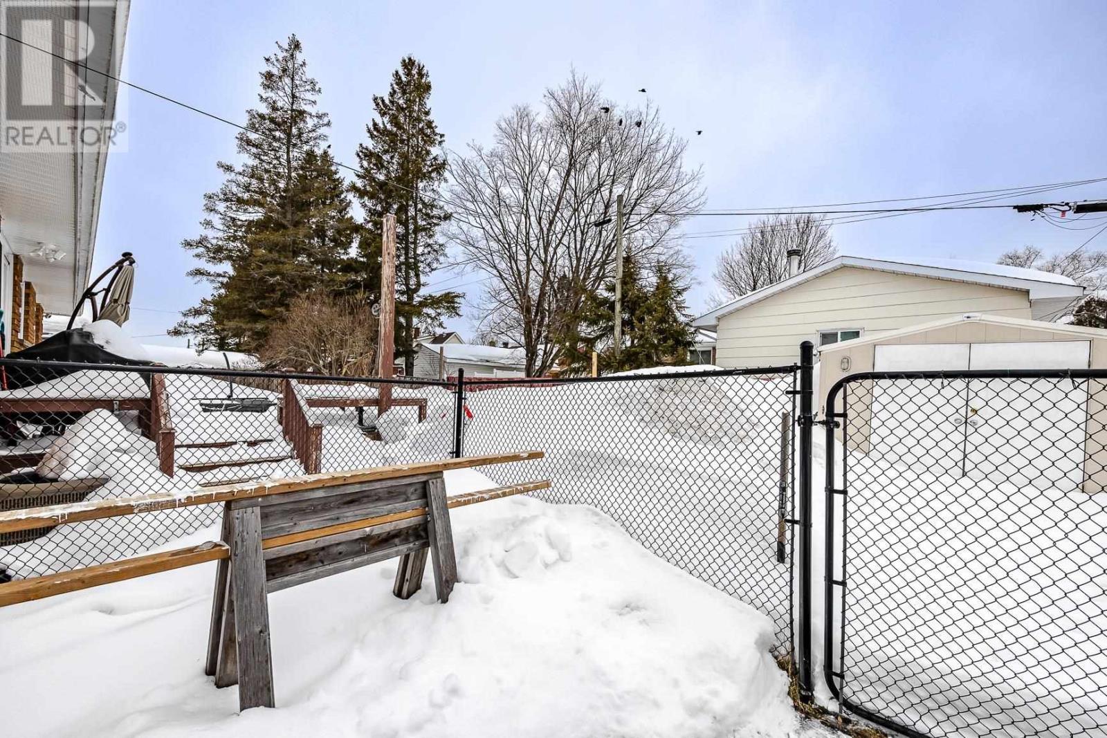 36 Oakbine Ave, Sault Ste. Marie, Ontario  P6B 4A1 - Photo 4 - SM260546