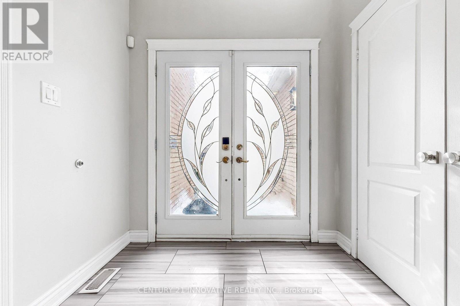 26 Wigston Court, Whitby, Ontario  L1R 2B9 - Photo 3 - E12930376