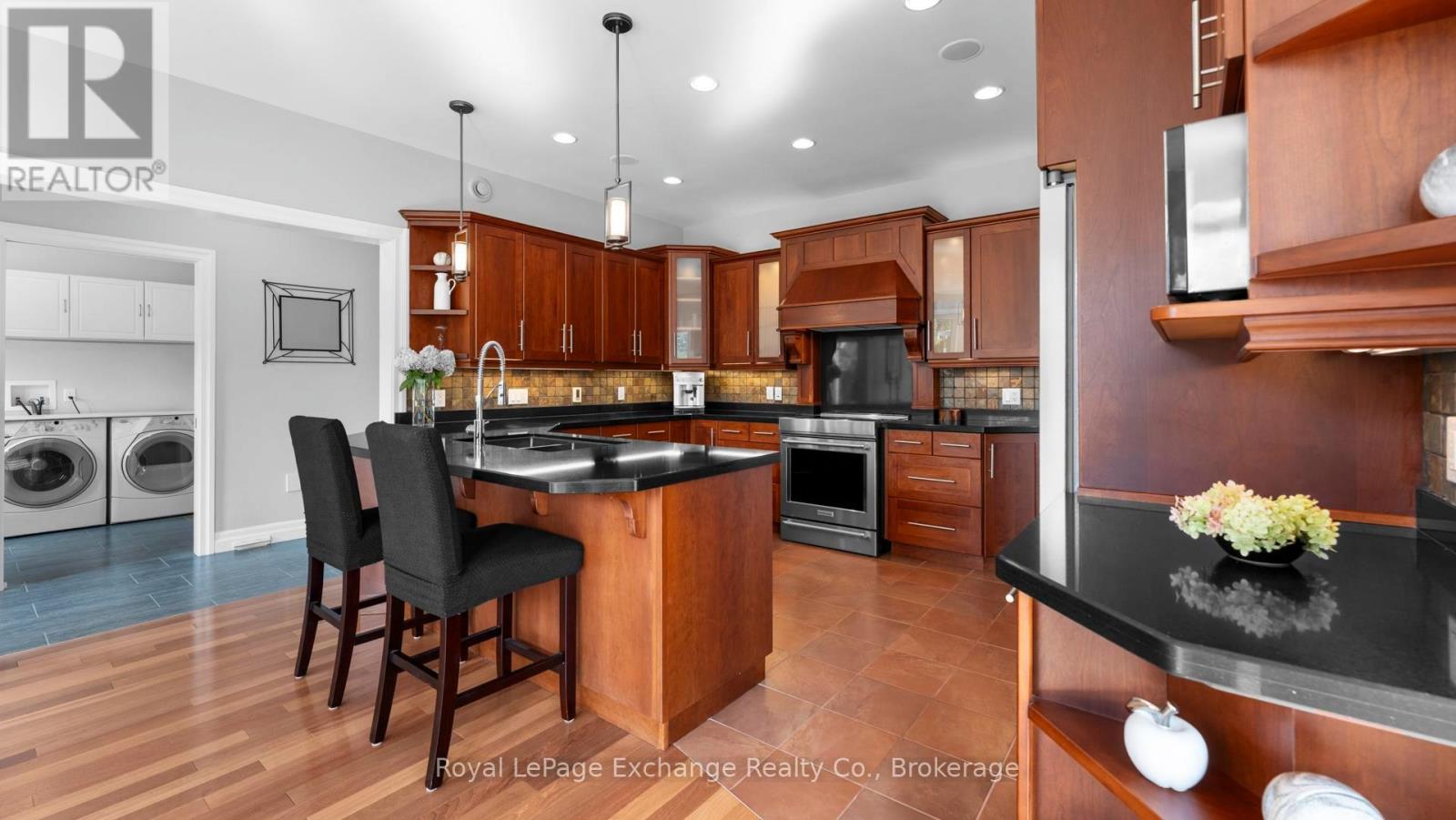 556 Hunter Street, Kincardine, Ontario N2Z 0B2 - Photo 16 - X12938336