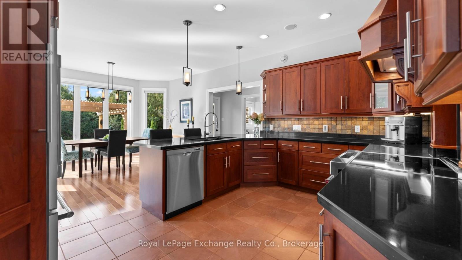 556 Hunter Street, Kincardine, Ontario N2Z 0B2 - Photo 18 - X12938336