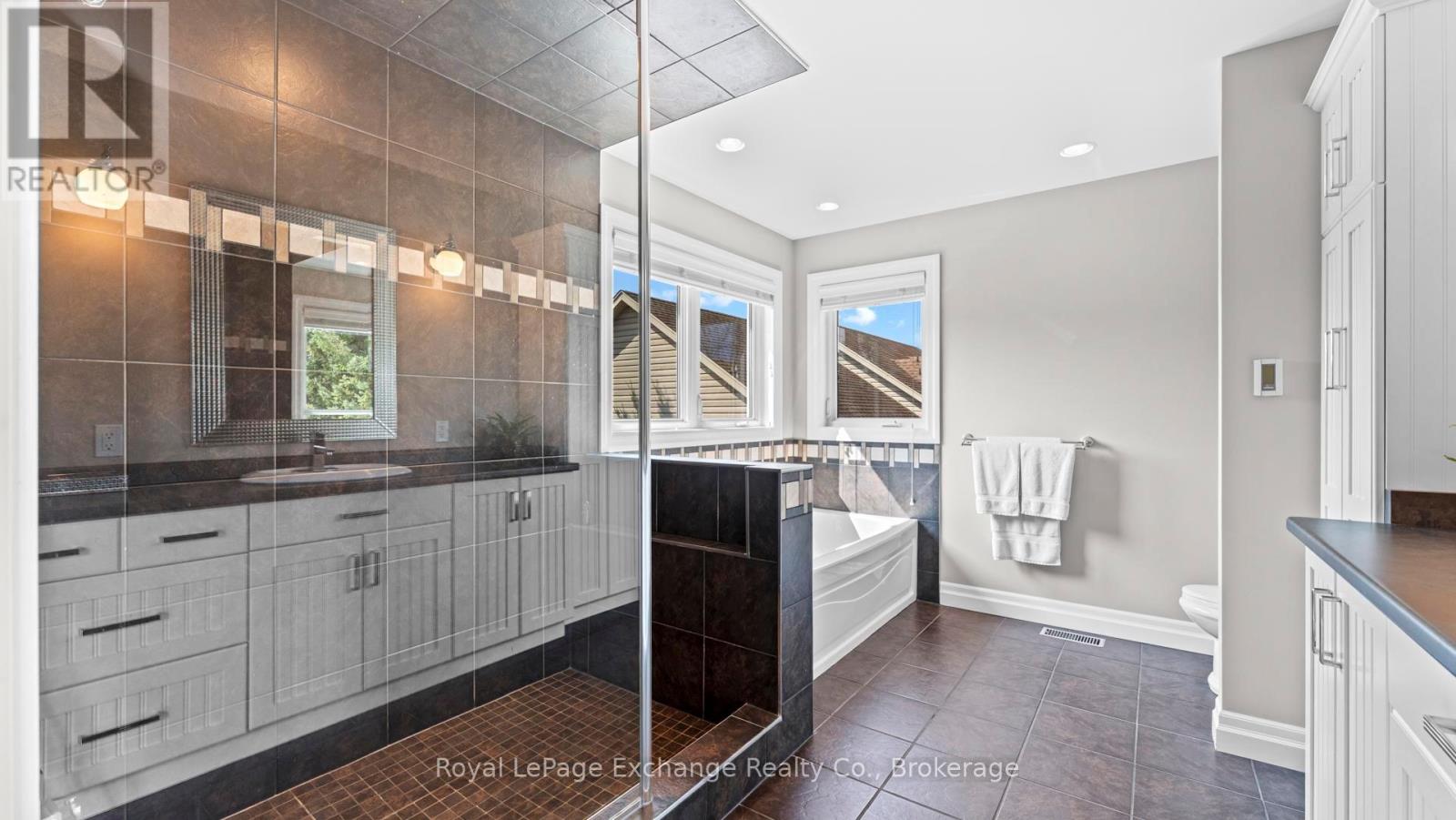 556 Hunter Street, Kincardine, Ontario N2Z 0B2 - Photo 29 - X12938336