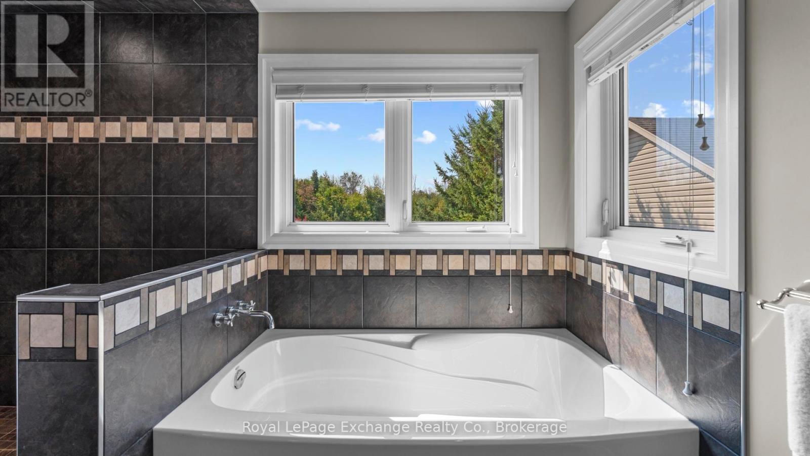 556 Hunter Street, Kincardine, Ontario N2Z 0B2 - Photo 31 - X12938336