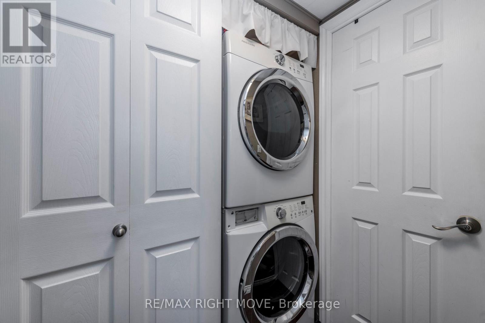 32 Cameron Drive, Oro-Medonte, Ontario  L0L 1T0 - Photo 11 - S12703380