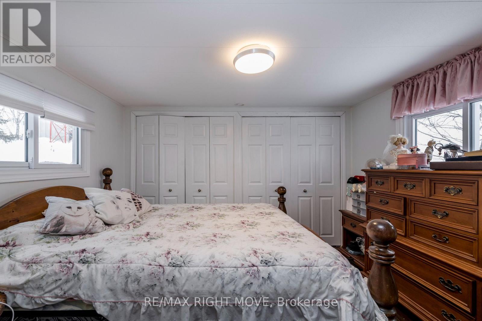 32 Cameron Drive, Oro-Medonte, Ontario  L0L 1T0 - Photo 8 - S12703380