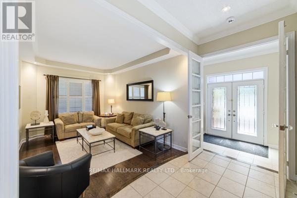 2431 Meadowridge Drive, Oakville, Ontario  L6H 7R3 - Photo 5 - W12870888