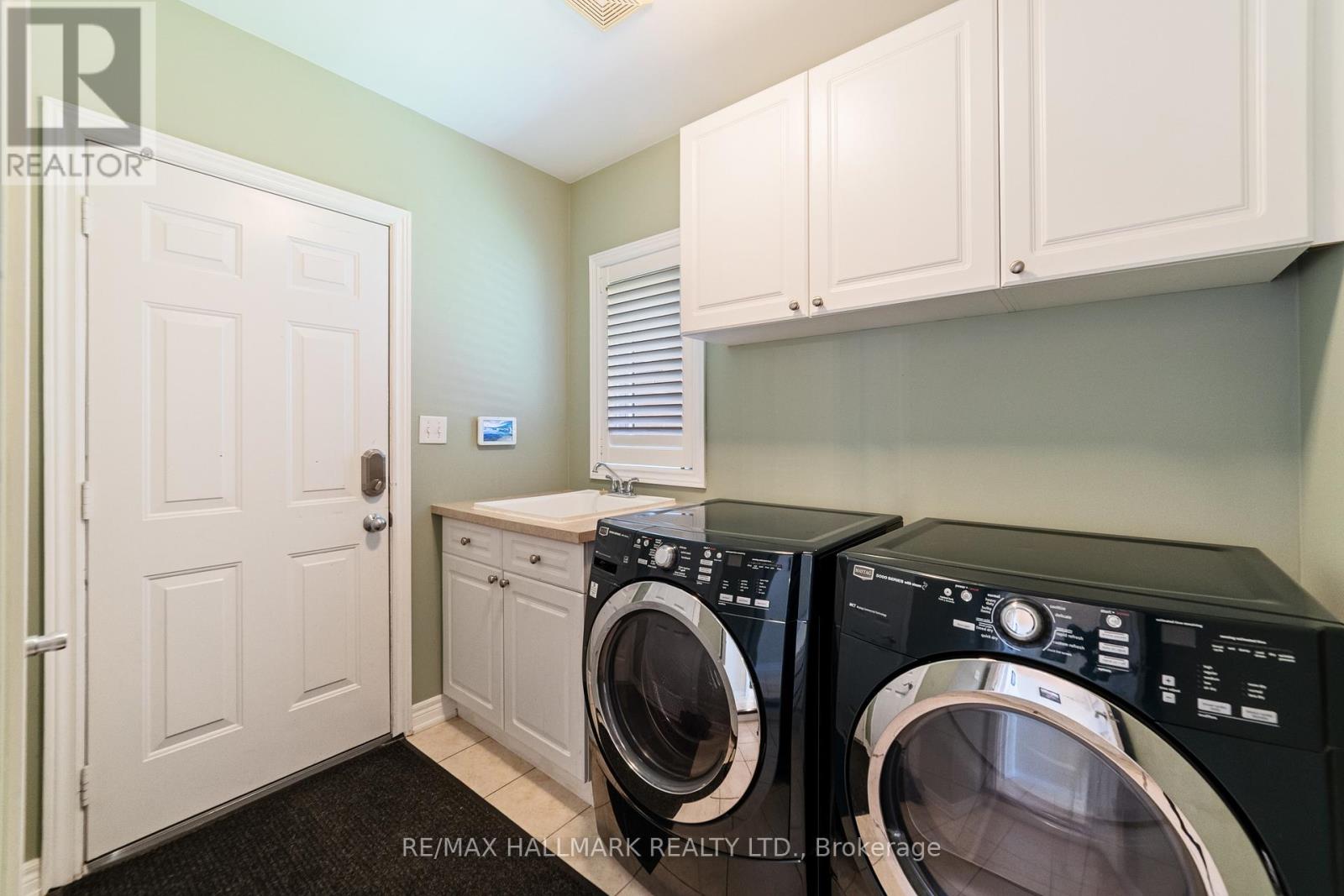 2431 Meadowridge Drive, Oakville, Ontario  L6H 7R3 - Photo 17 - W12870888