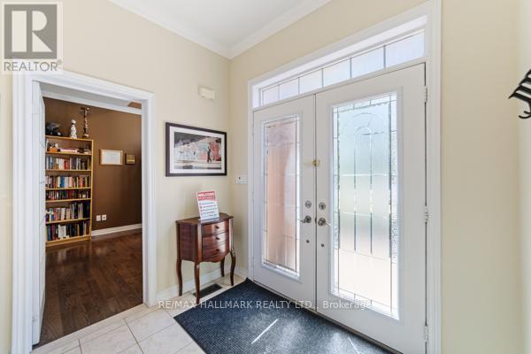 2431 Meadowridge Drive, Oakville, Ontario  L6H 7R3 - Photo 3 - W12870888