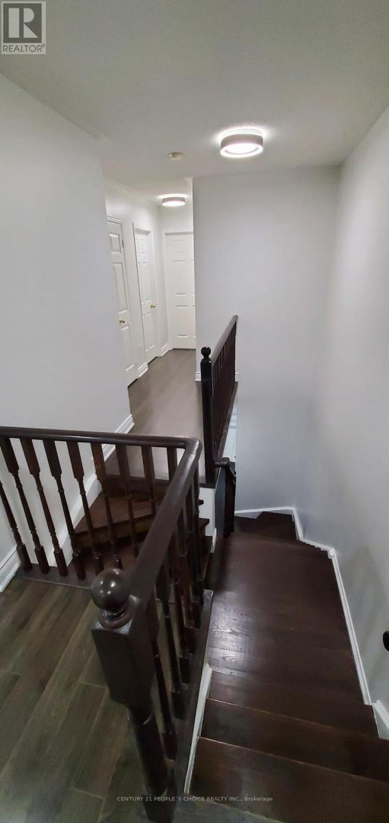 Upper - 23 Blairwood Court, Brampton, Ontario  L6P 1B5 - Photo 7 - W12935158