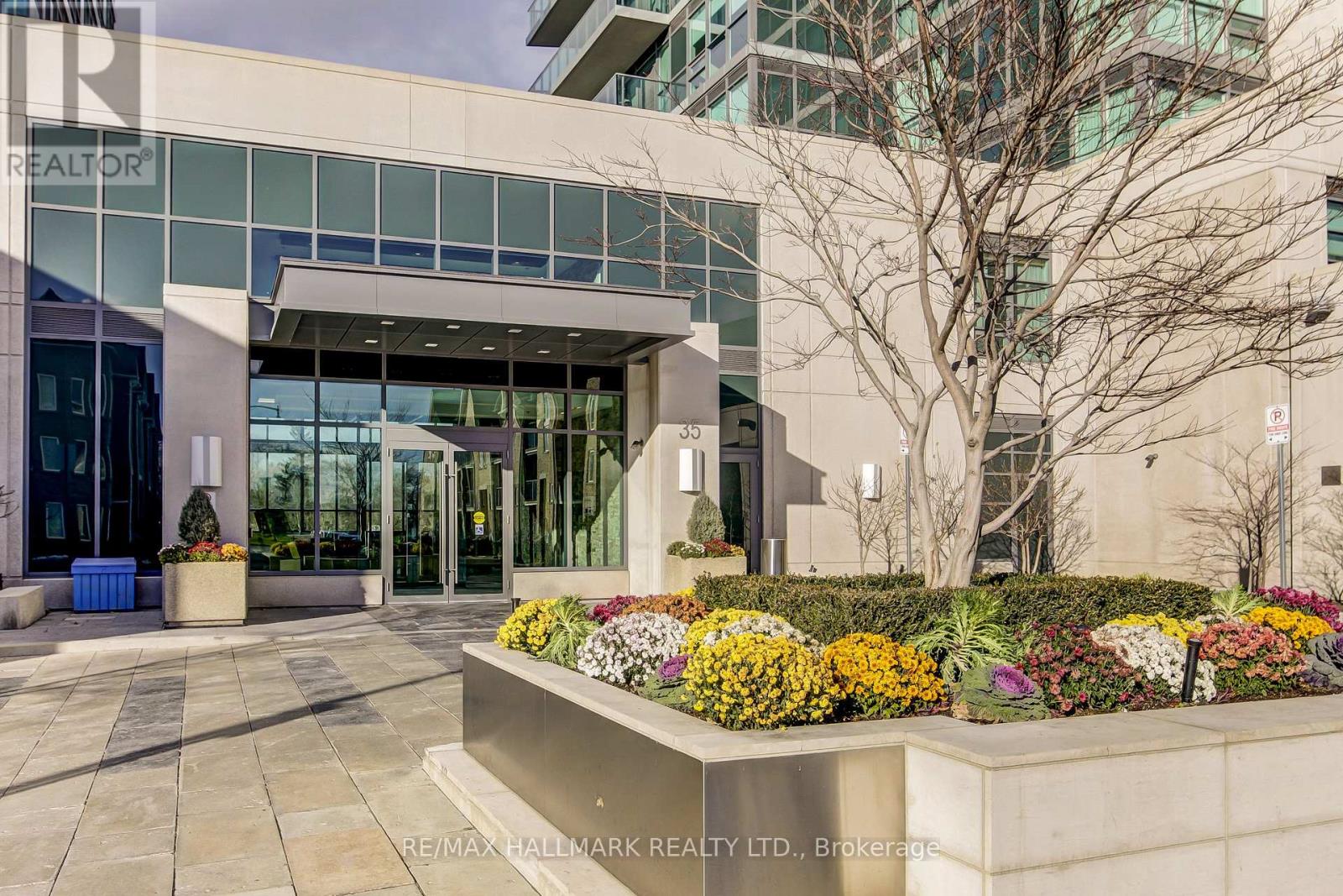 Ph2 - 35 Brian Peck Crescent, Toronto, Ontario  M4G 0A5 - Photo 35 - C12938394