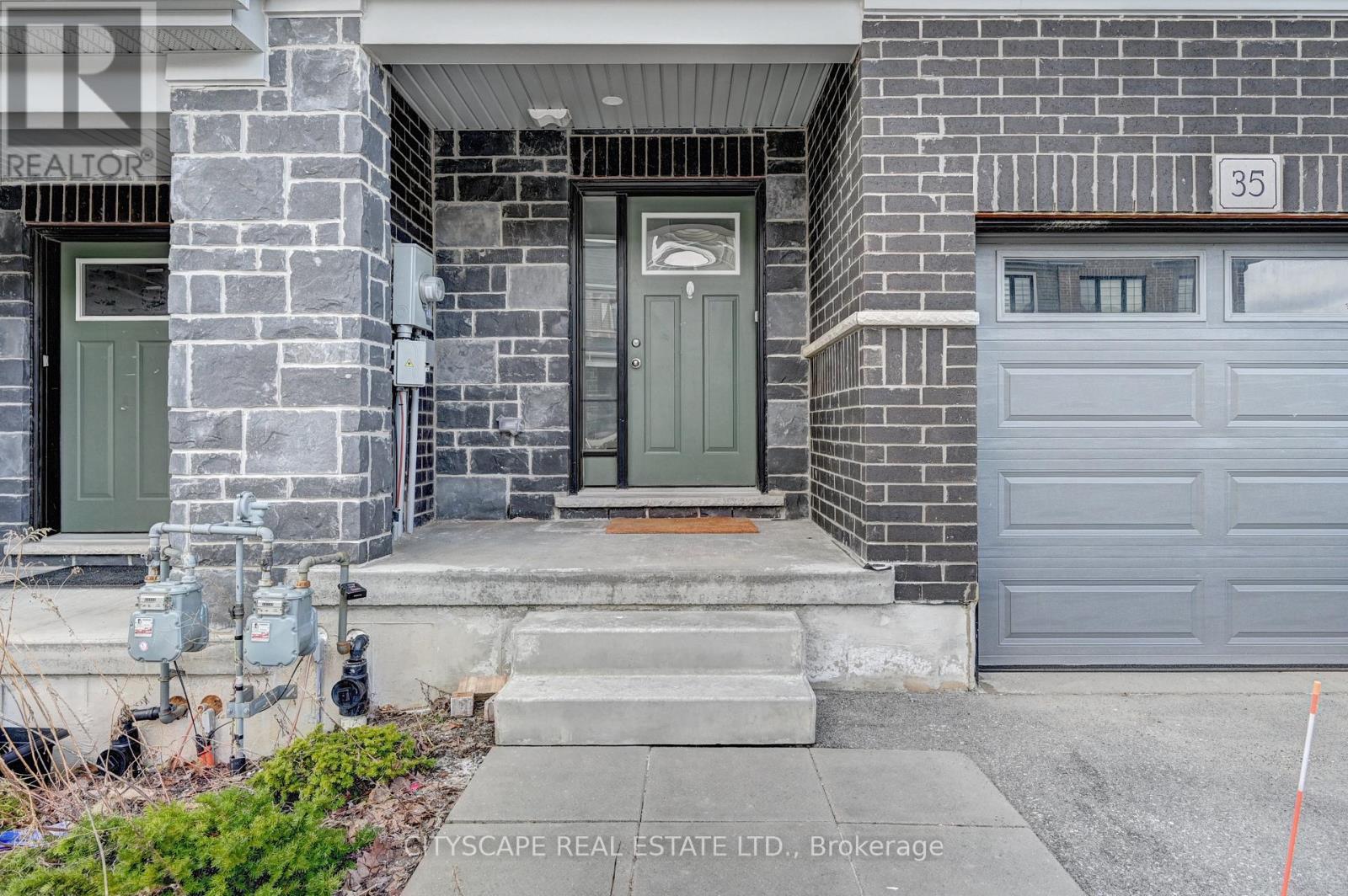 35 Woodedge Circle, Kitchener, Ontario  N2R 0P8 - Photo 2 - X12930206