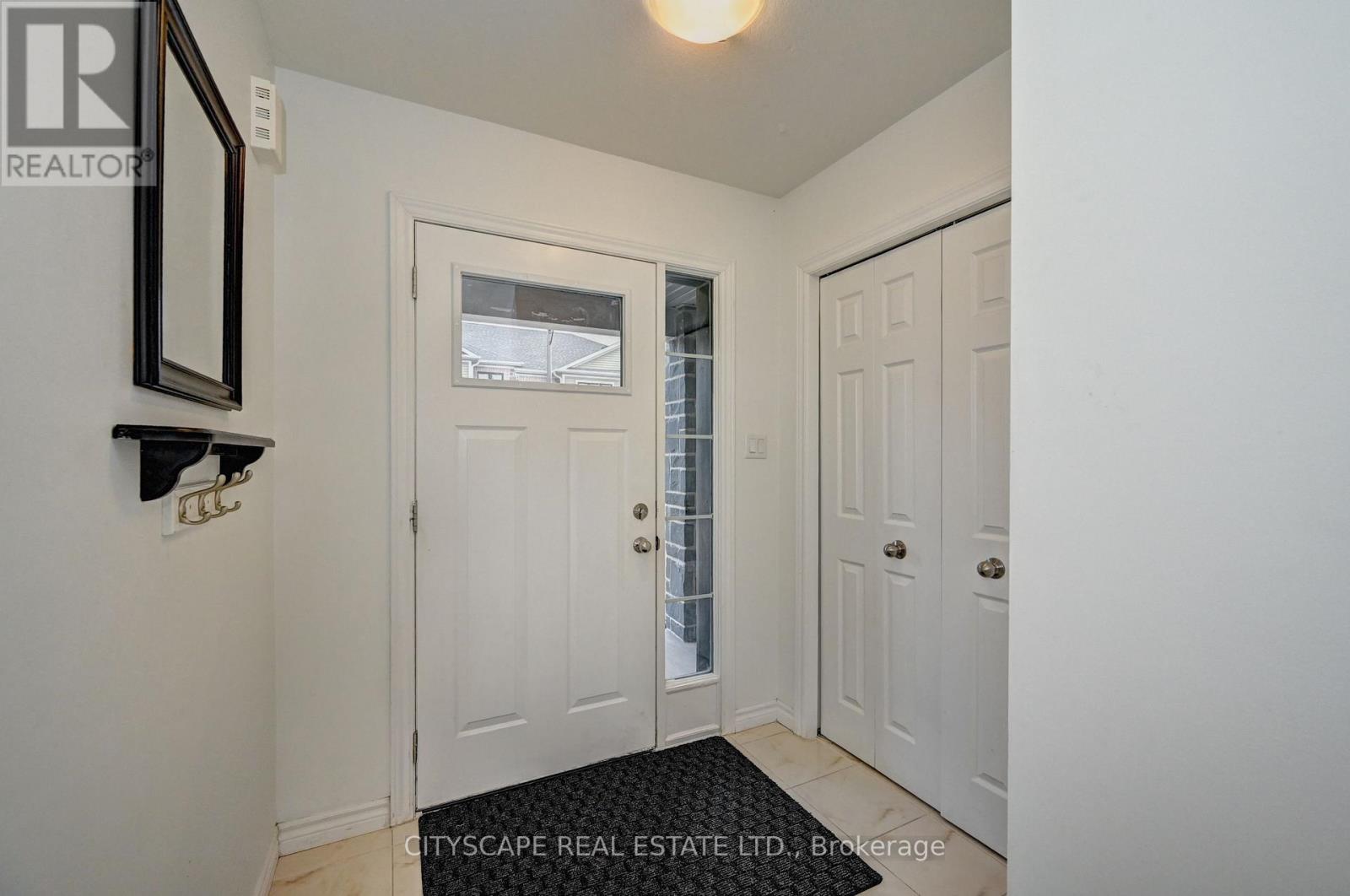 35 Woodedge Circle, Kitchener, Ontario  N2R 0P8 - Photo 3 - X12930206